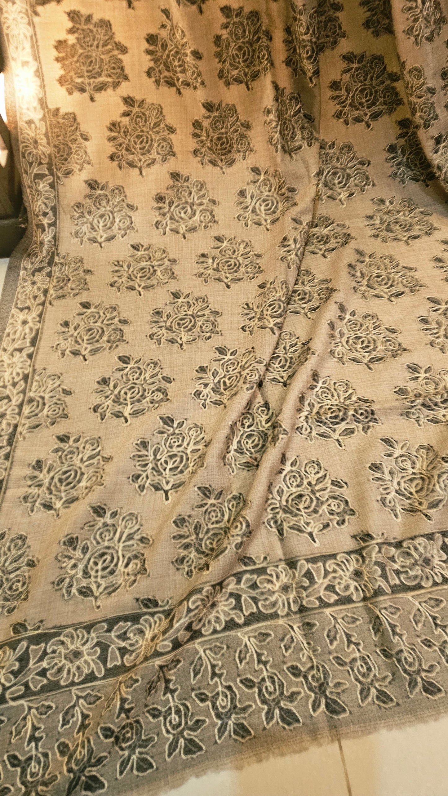 Reelkar embroidered kaani: Toosh