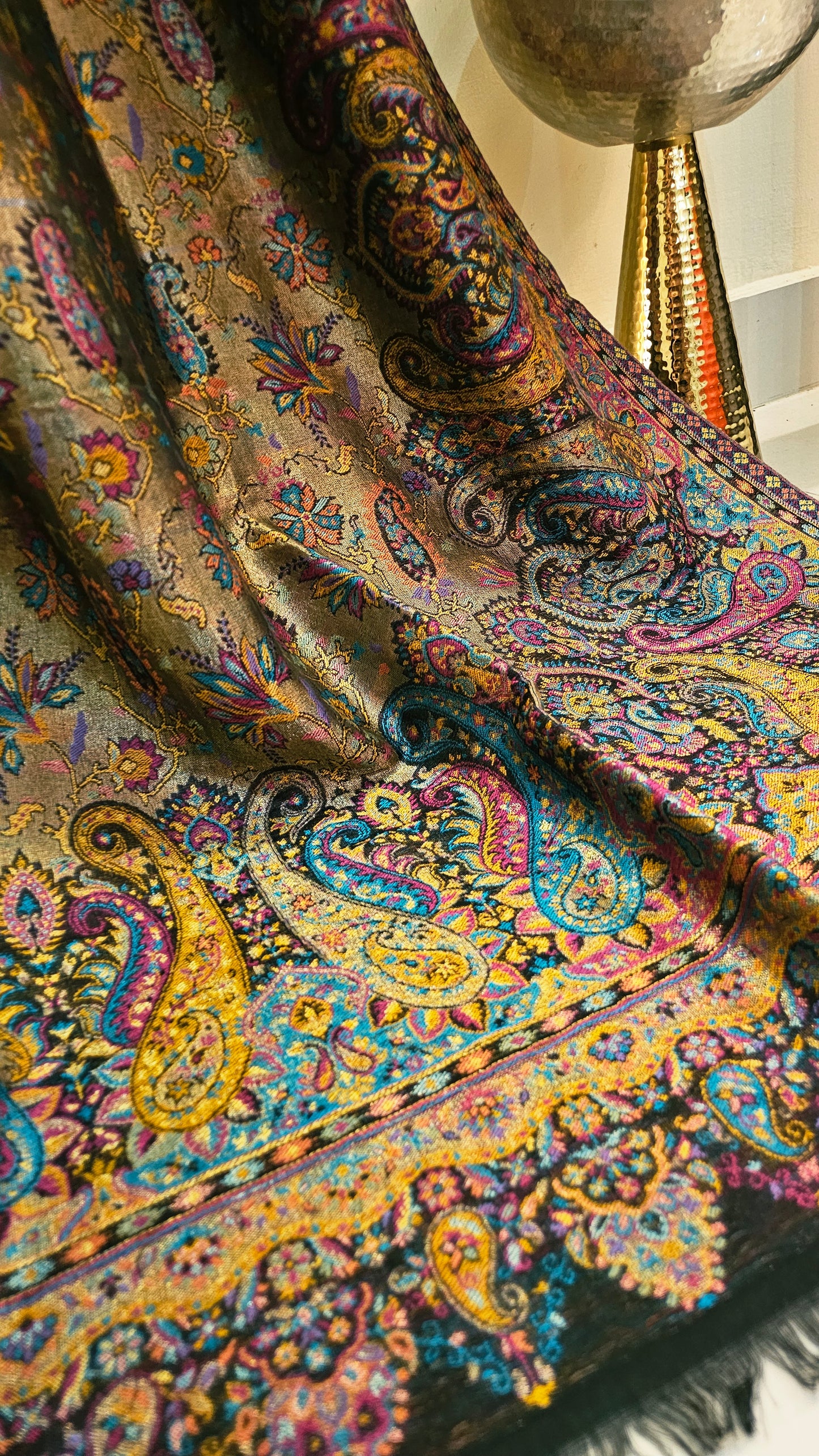 Moonlight reversible gandhara kaani: Pashmina