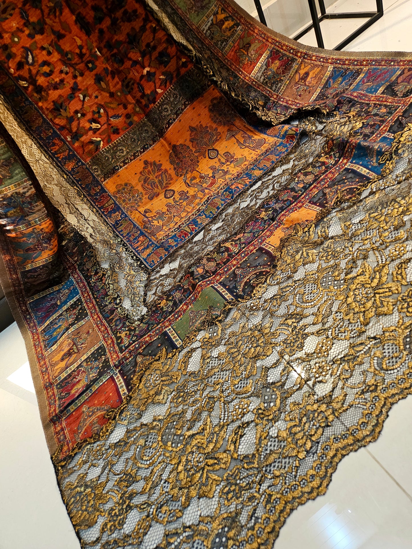 Silk kaani shawl with chantilly