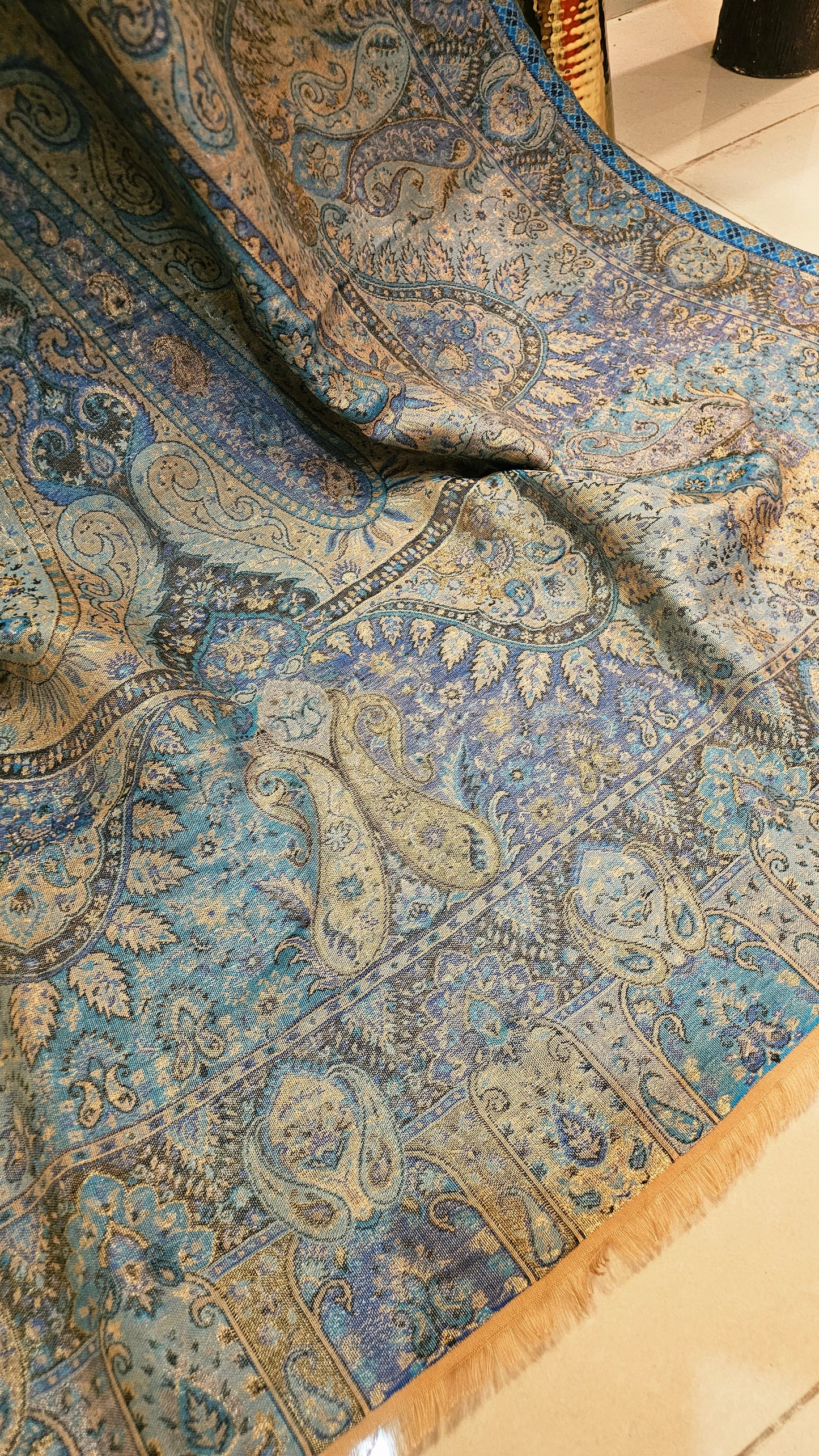 Moonlight reversible gandhara kaani: Pashmina