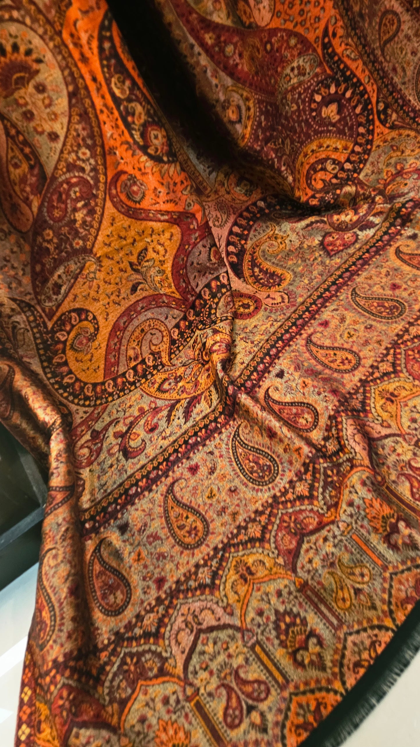 Moonlight reversible gandhara kaani: Pashmina