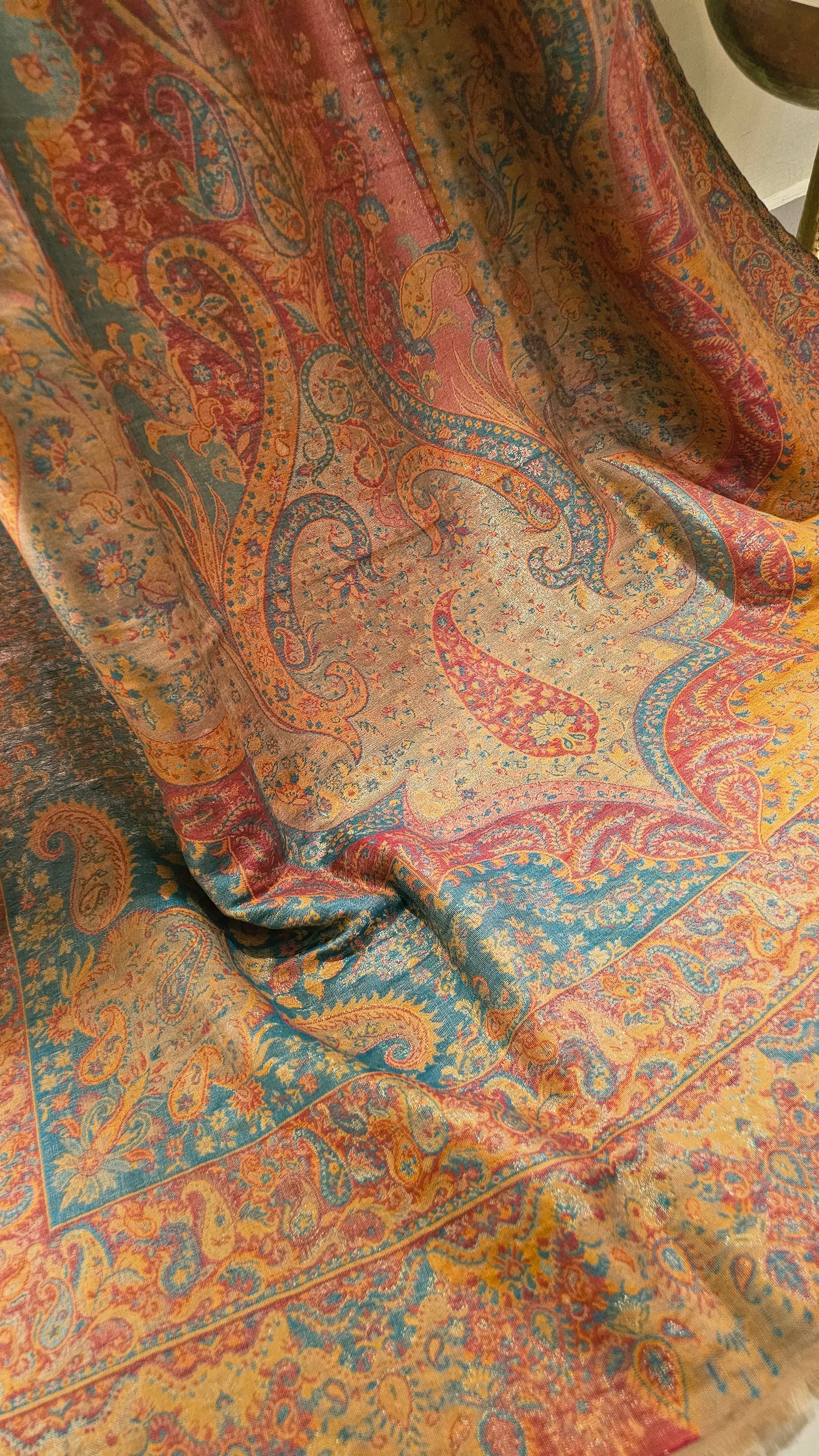 Gandhara kaani reversible: shawl