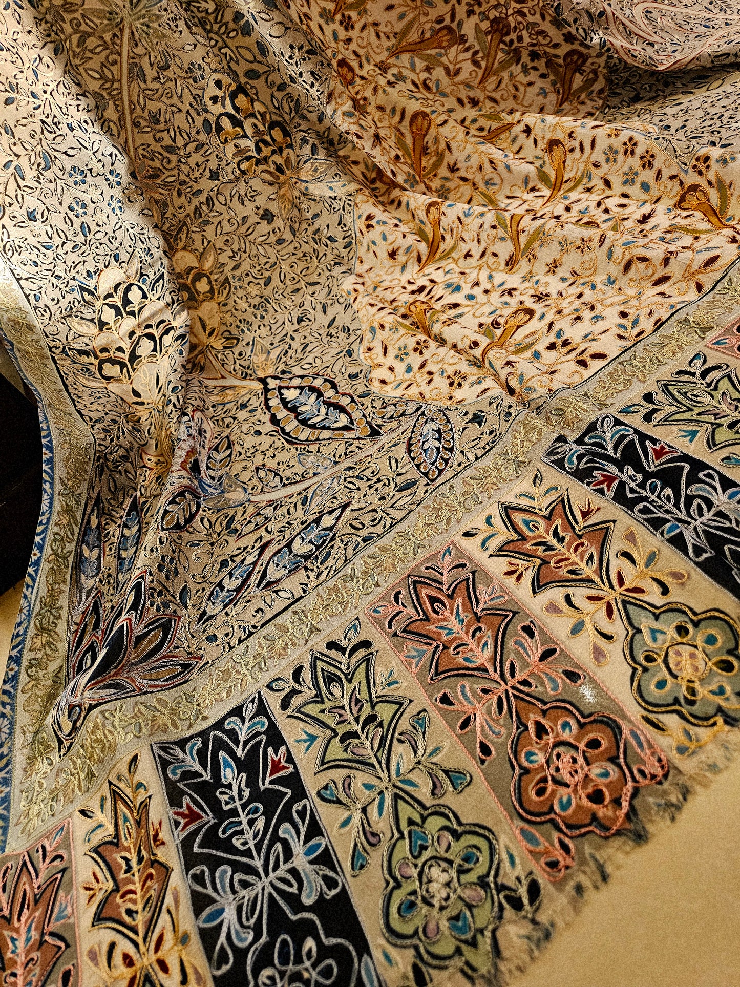 Reelkar embroidered silk dupatta