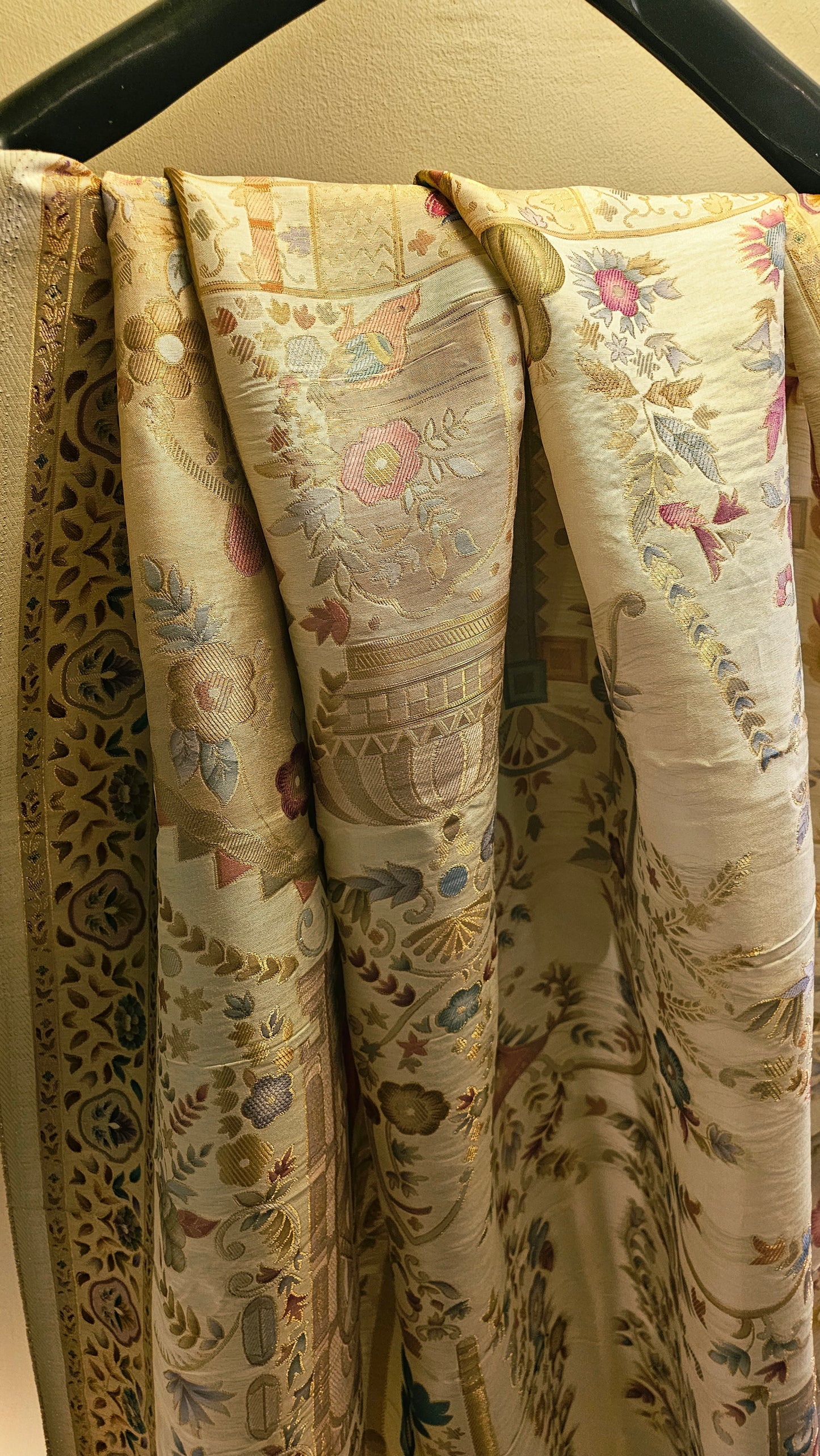 Meenakari shikargah shawl: silk