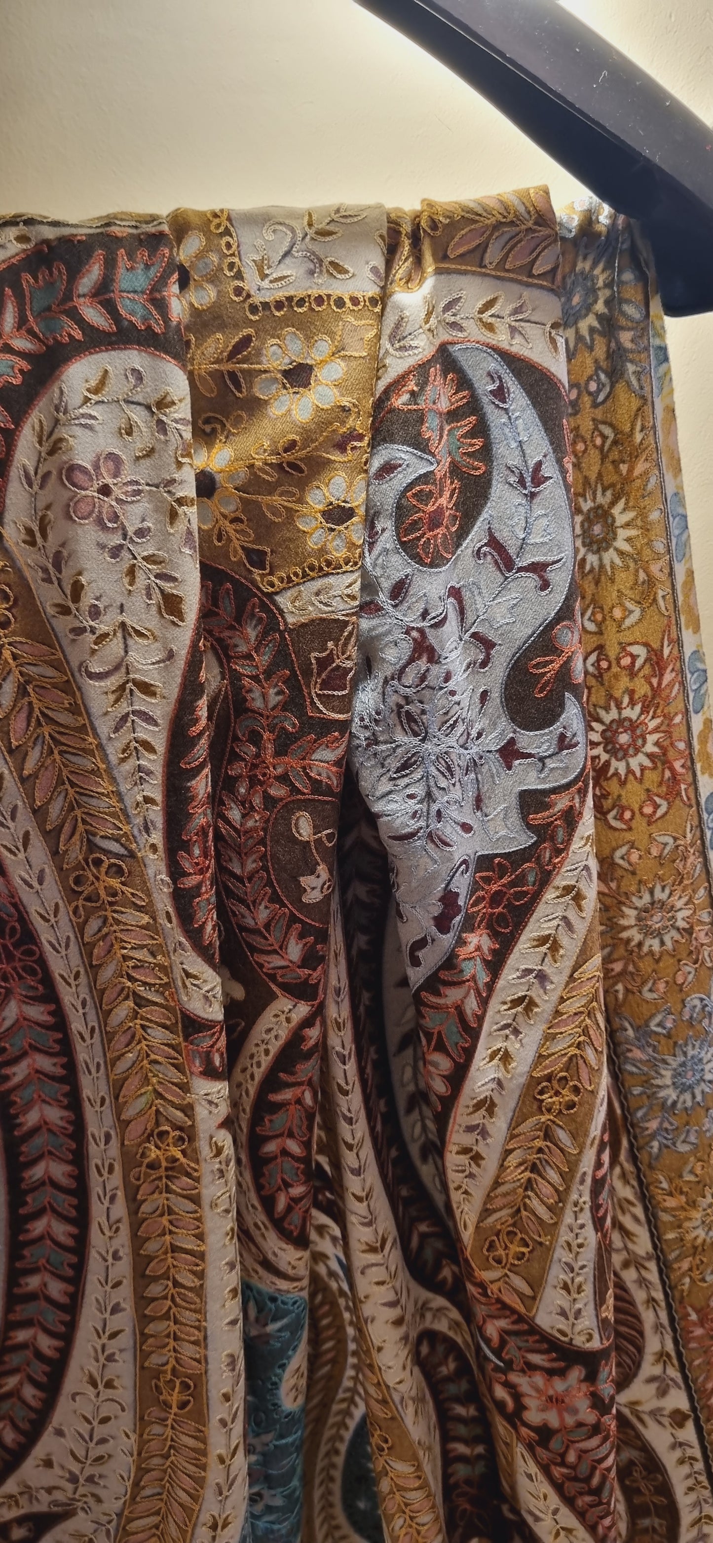 Reelkar embroidered pashmina shawl