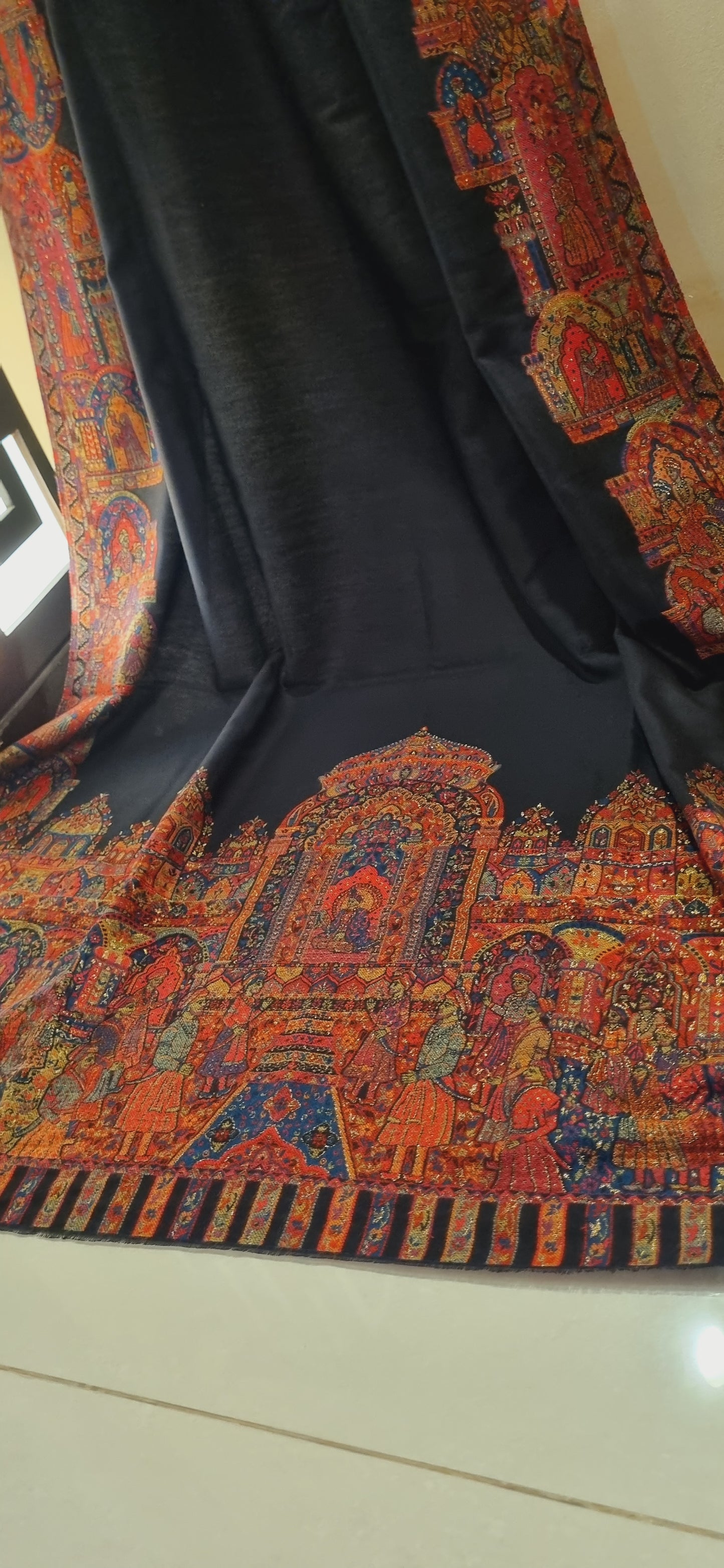 Pashmina with moonlight kaani border
