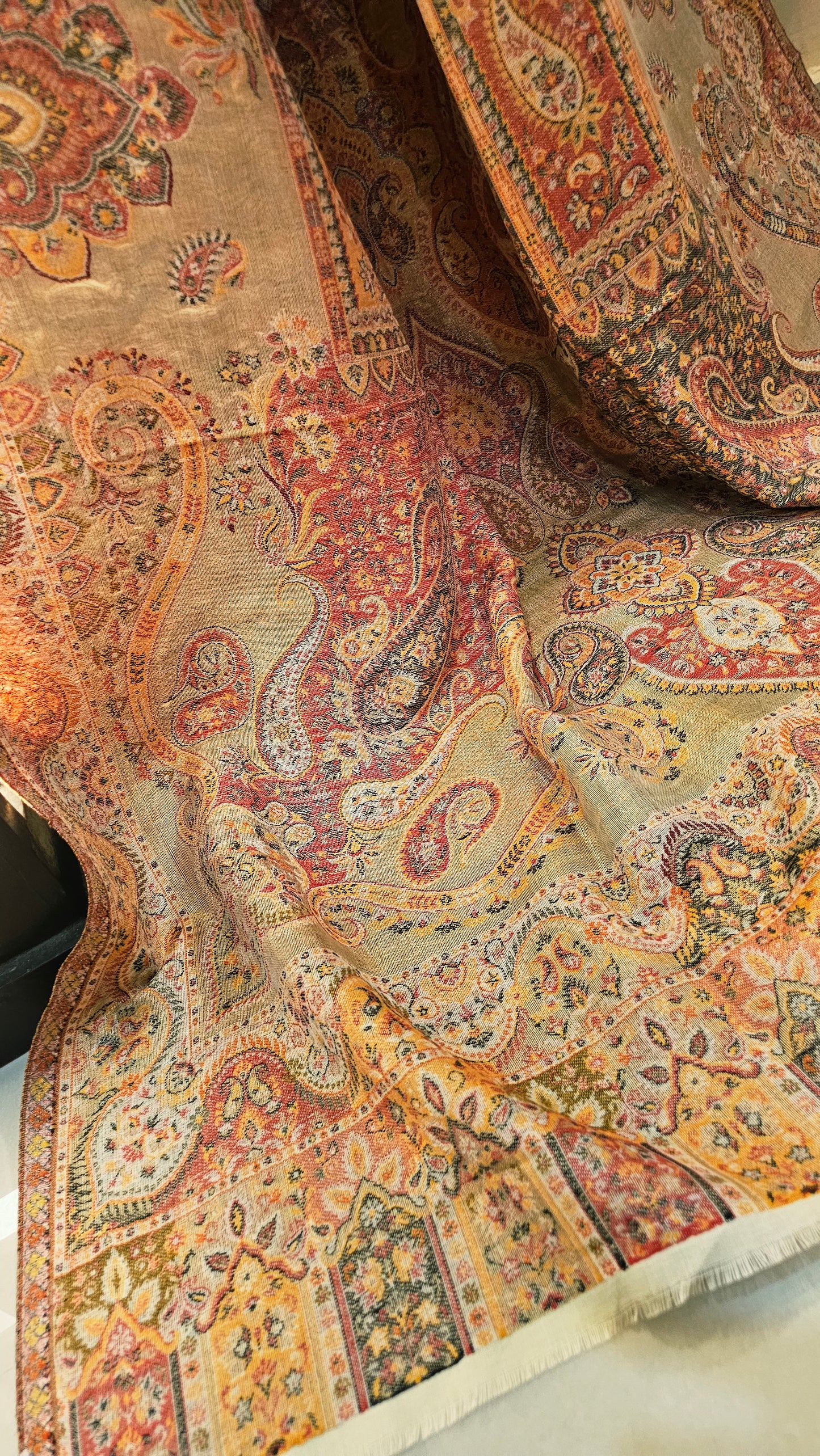 Moonlight reversible gandhara kaani: Pashmina