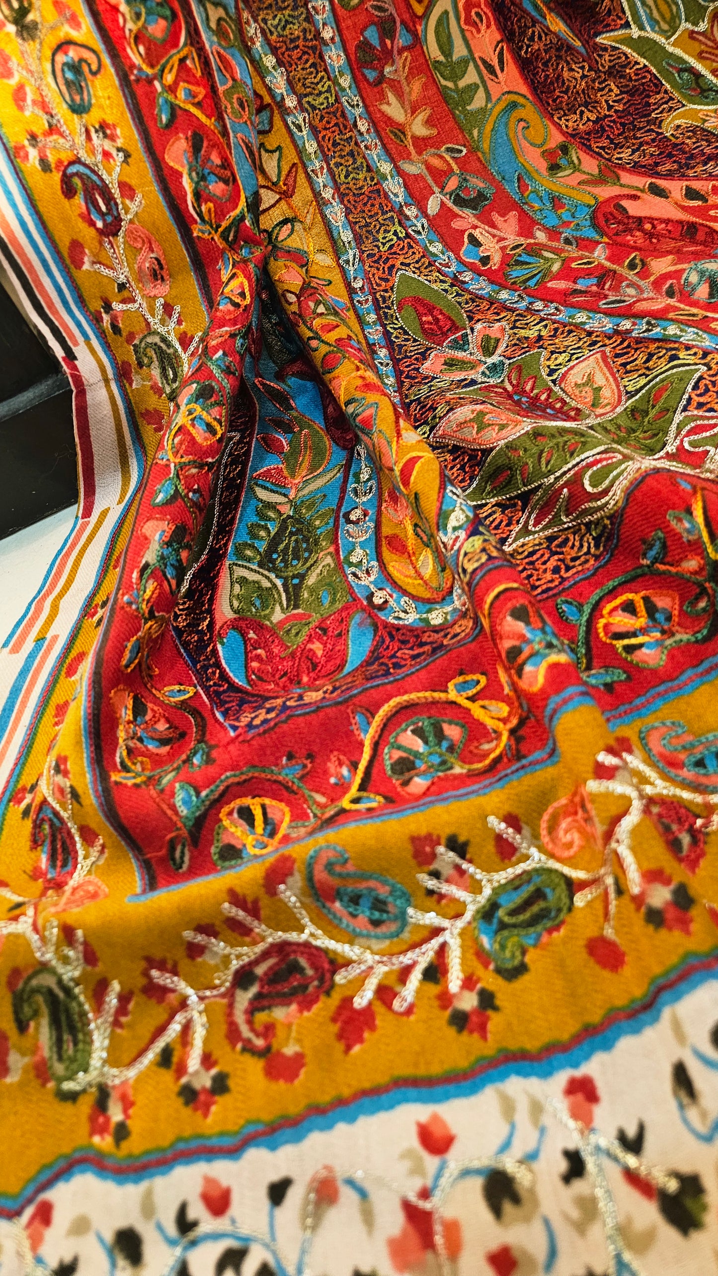 Reelkar embroidered: Pashmina