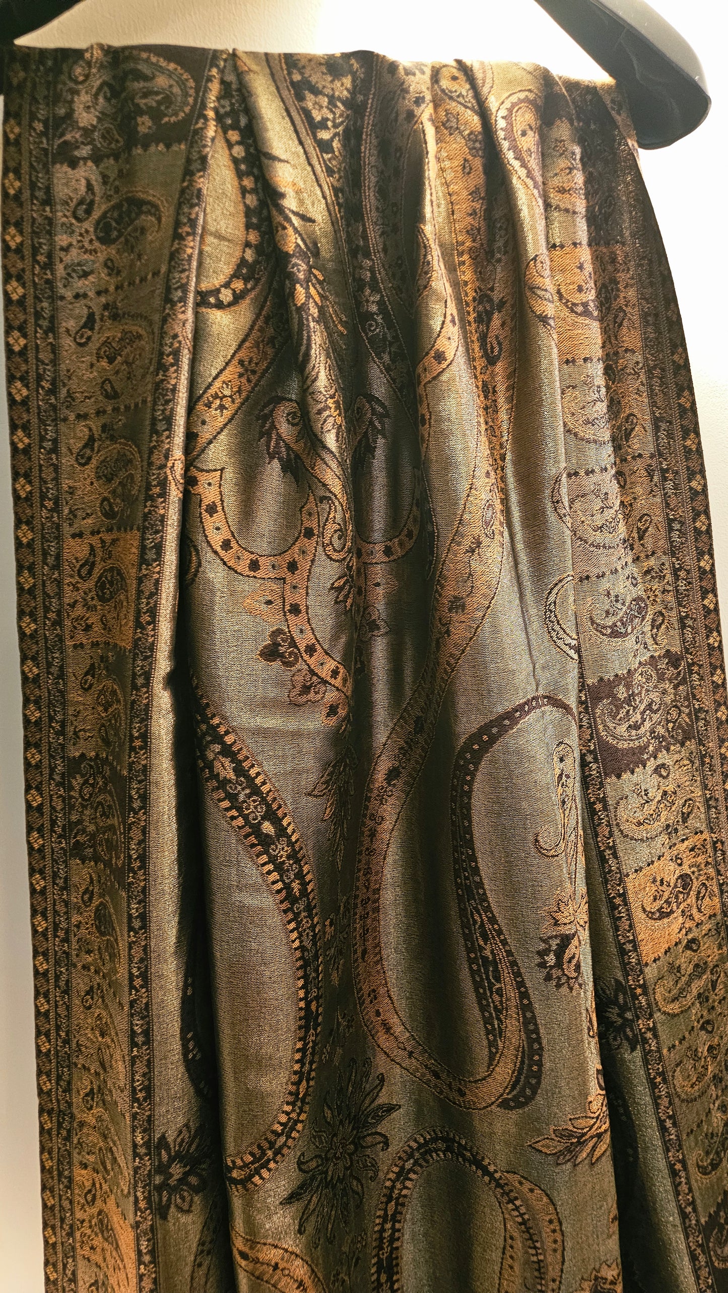 Moonlight reversible gandhara kaani: Pashmina