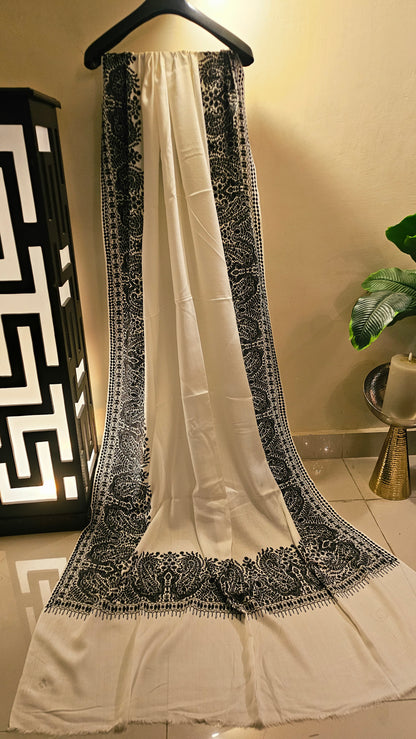 Border embroidered: Pashmina