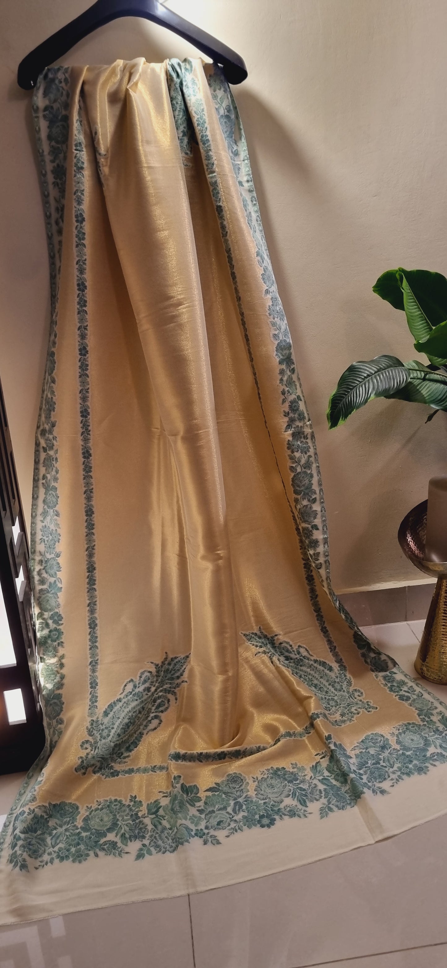 Pyari shawl