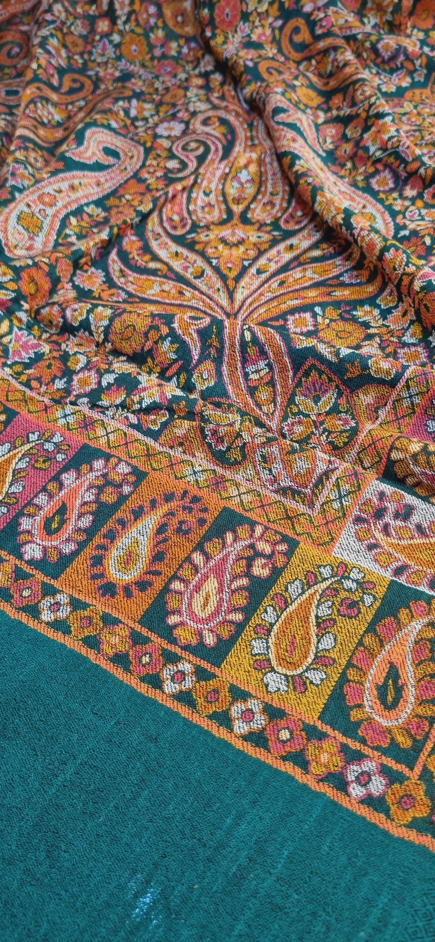 Toosh Kaani shawl
