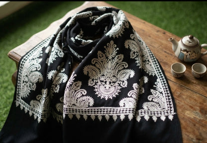 Embroidered minishawl: pashmina