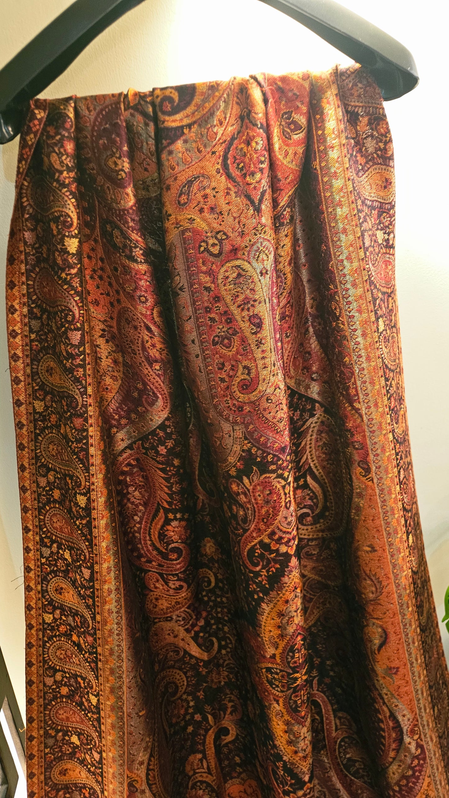 Moonlight reversible gandhara kaani: Pashmina
