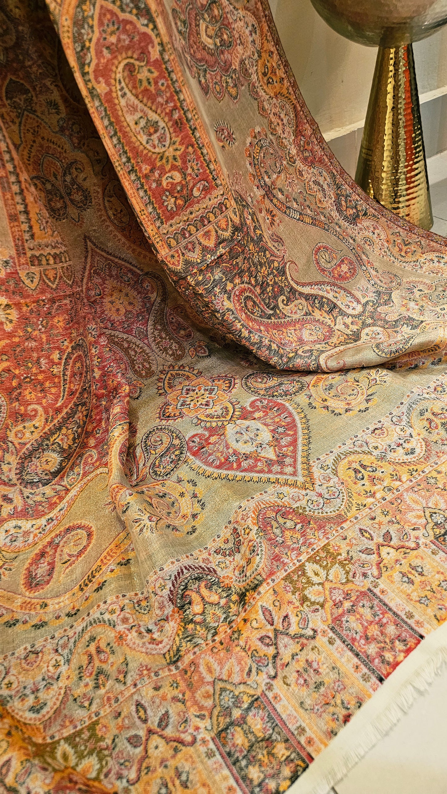 Moonlight reversible gandhara kaani: Pashmina