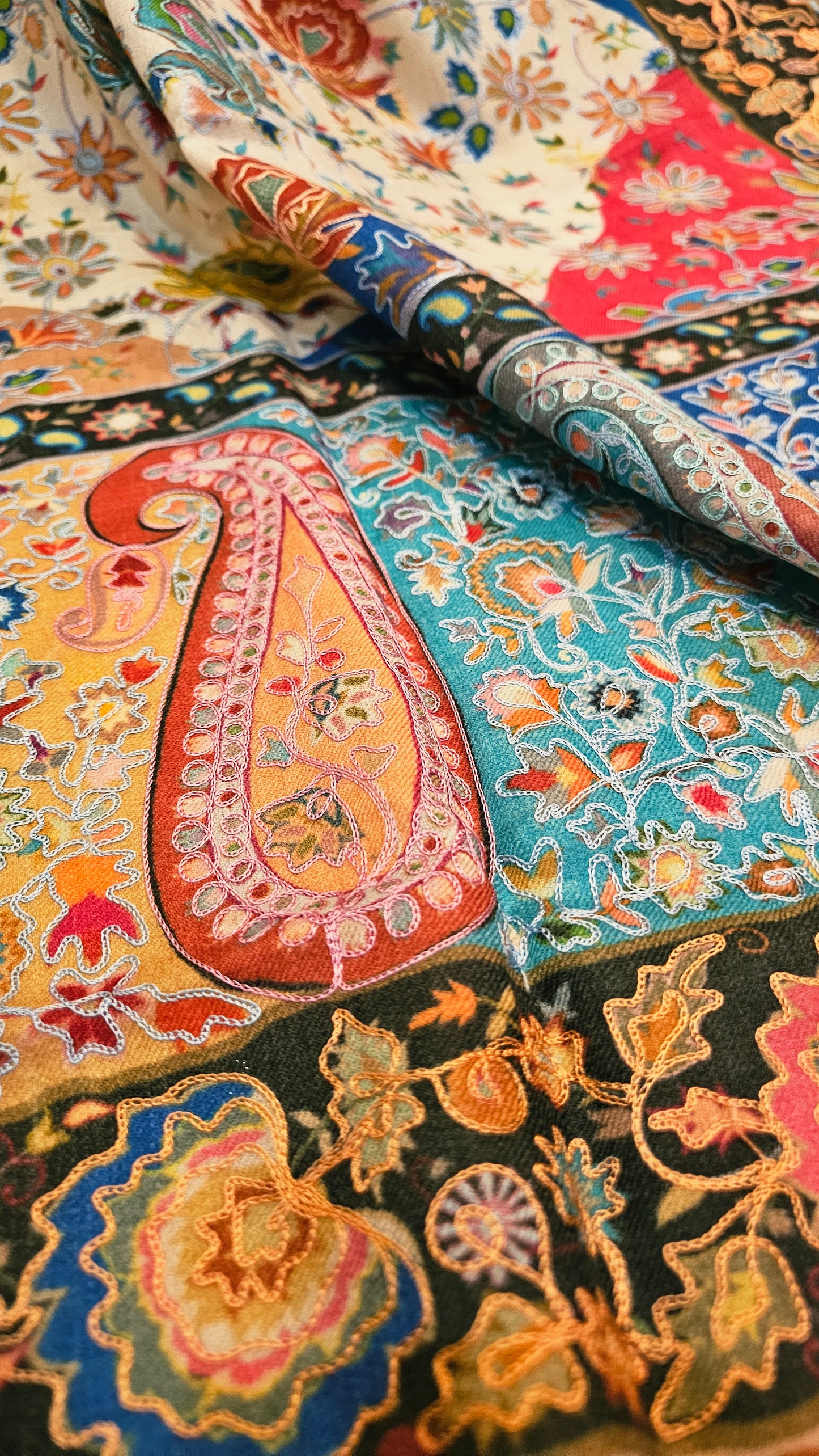 Reelkar embroidered:pashmina