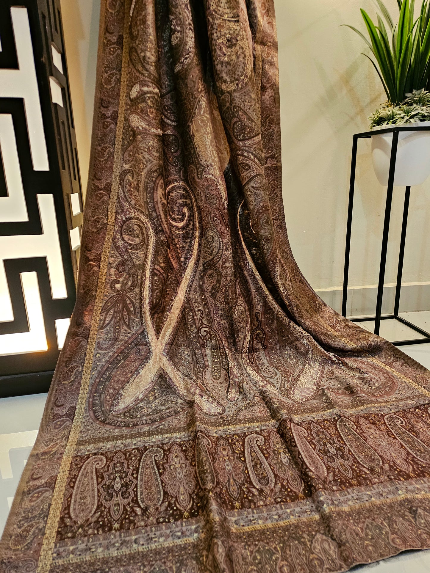 Silk kaani shawl with chantilly