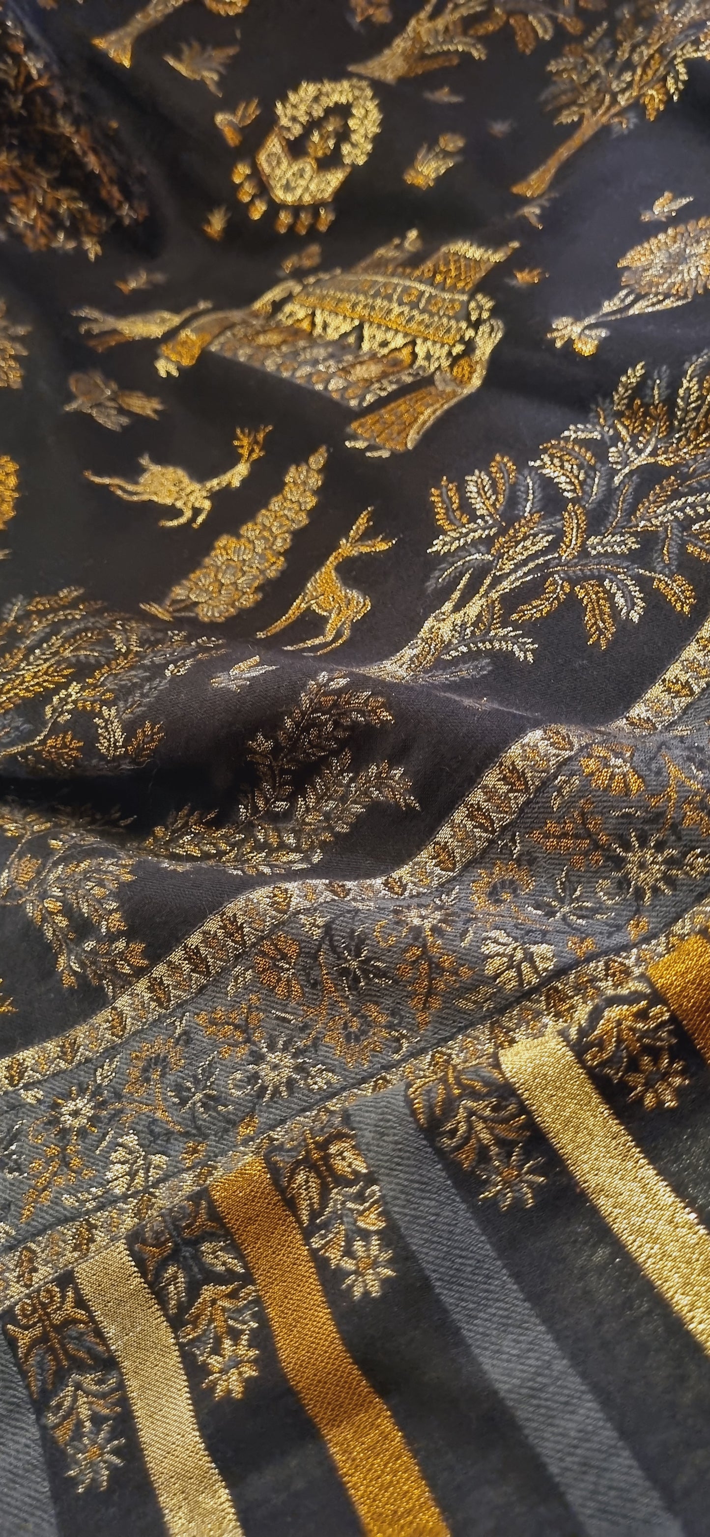 Tajmehal kaani shawl with zaree weave