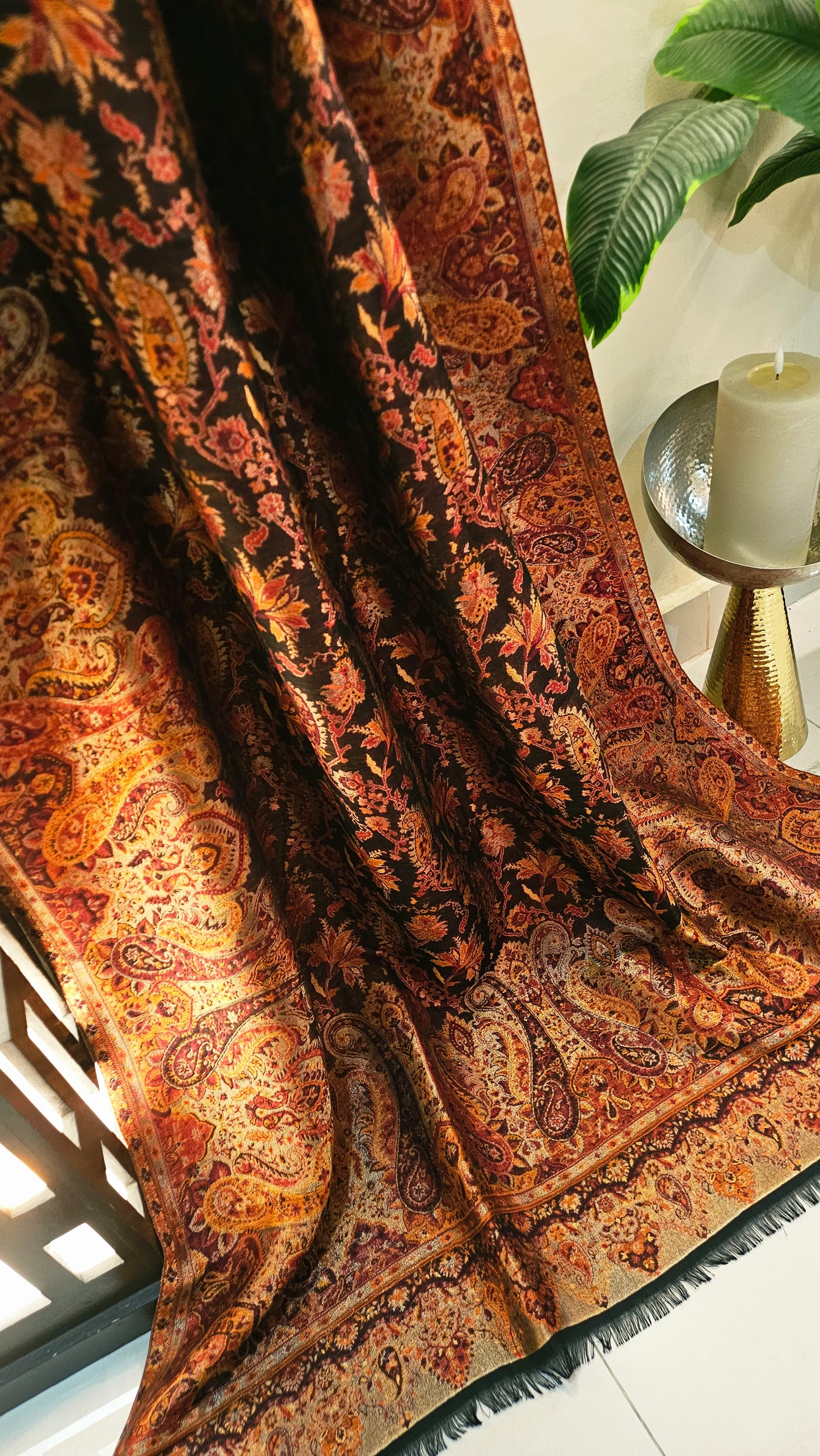 Moonlight reversible gandhara kaani: Pashmina