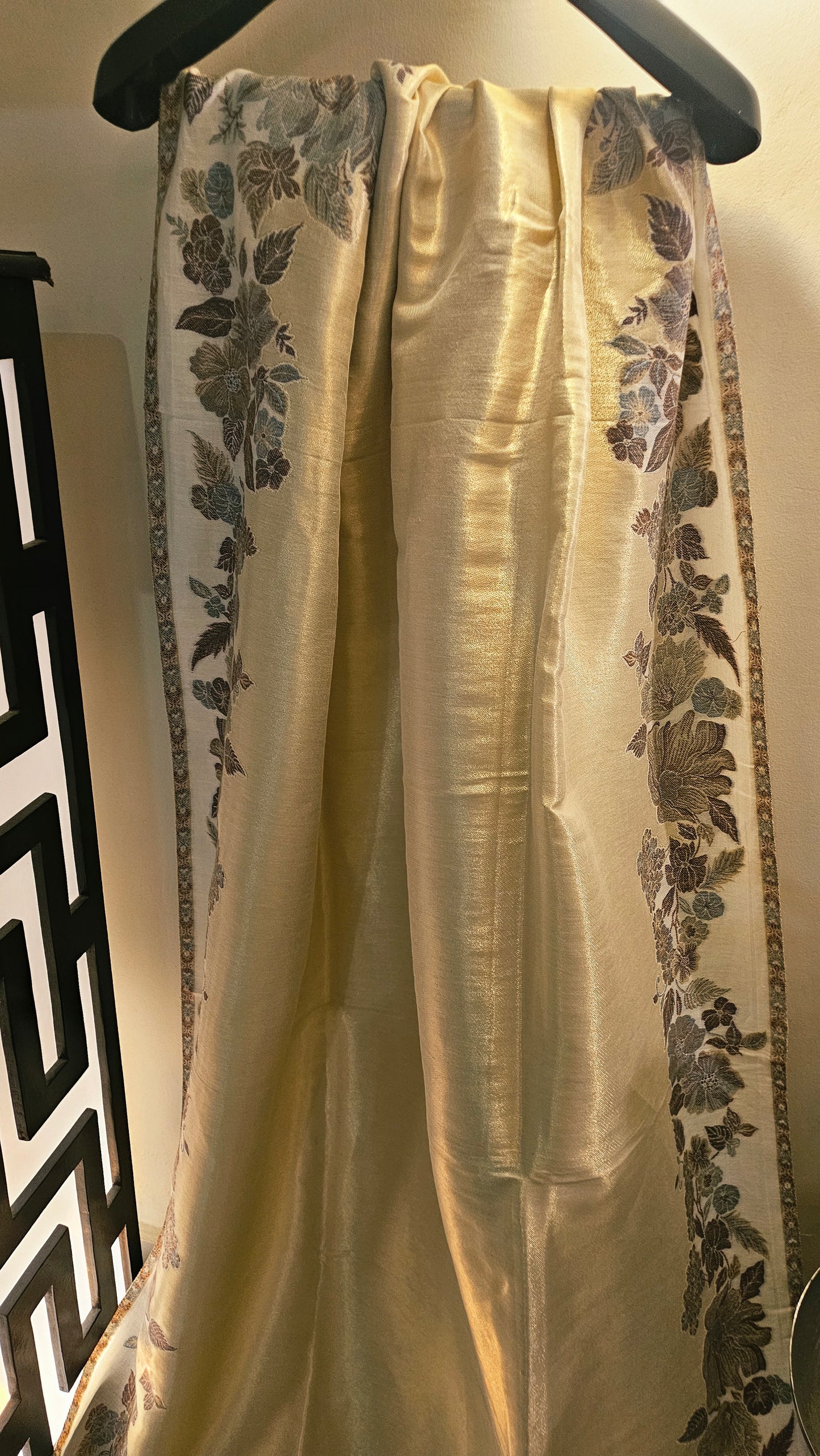 Pyari shawl