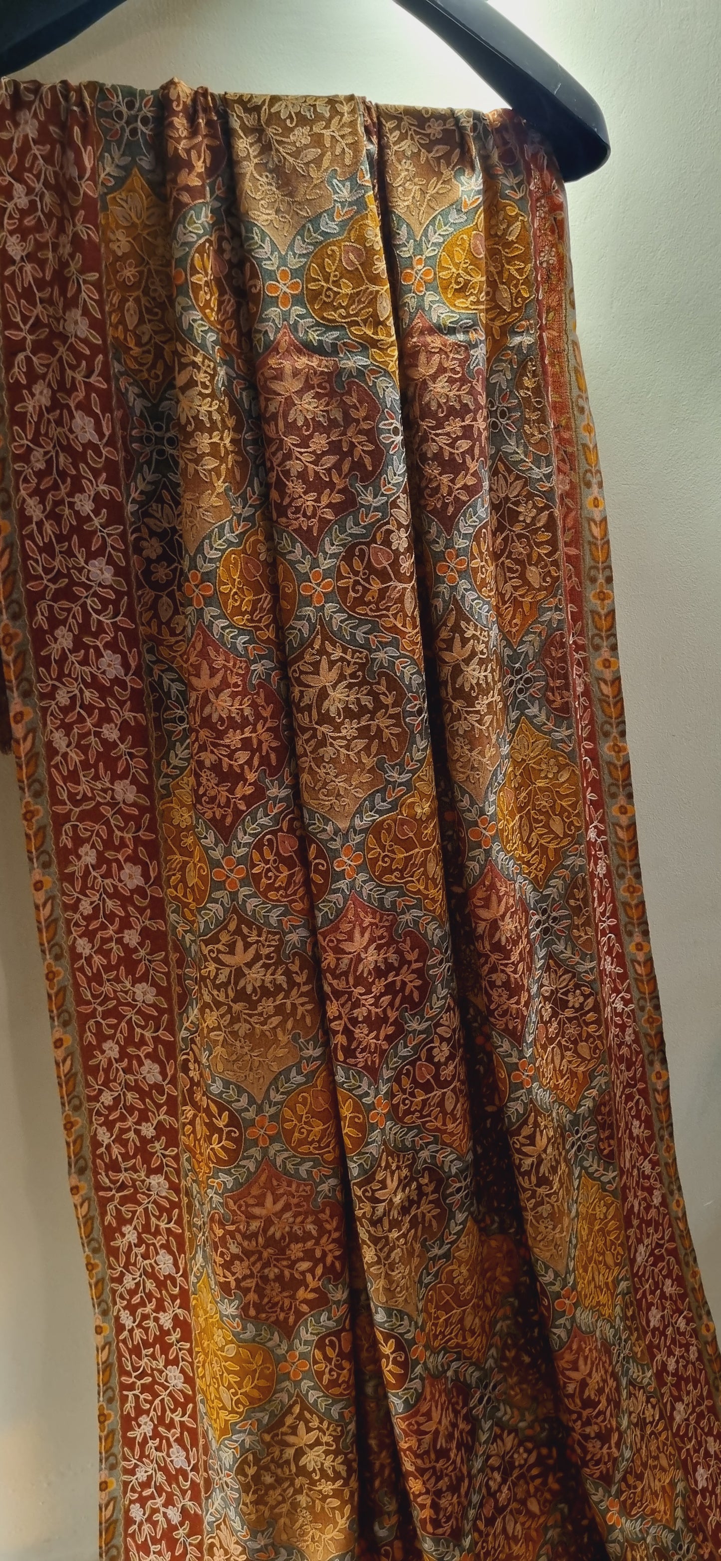 Reelkar embroidered pashmina