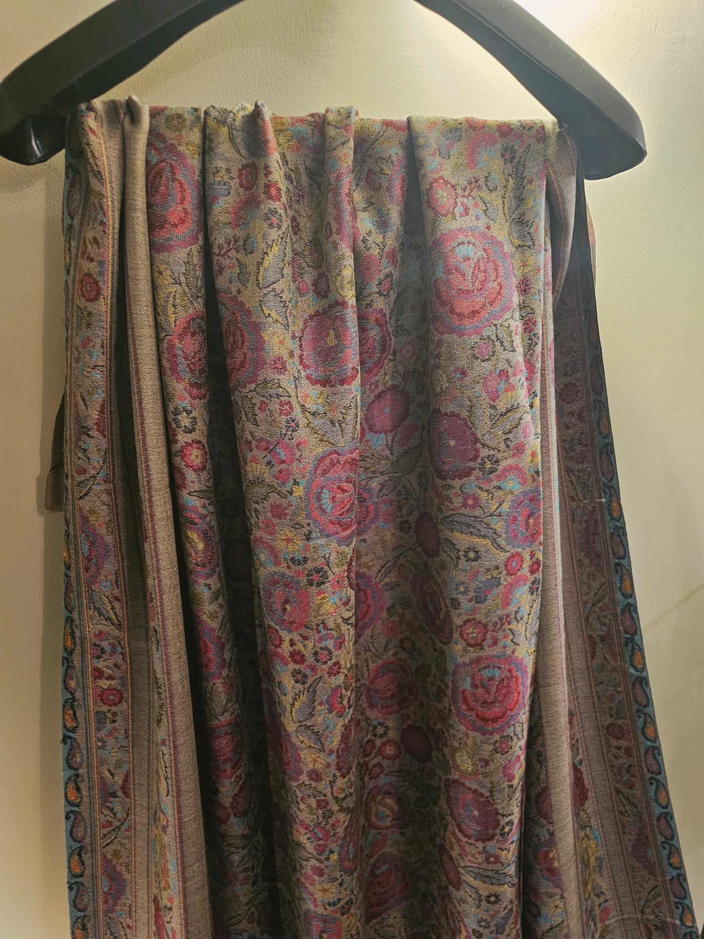 Pashmina kaani gulabkar shawl