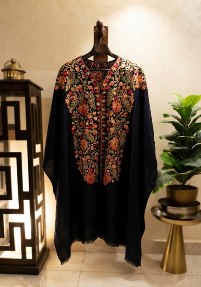 Embroidered cape: Pashmina