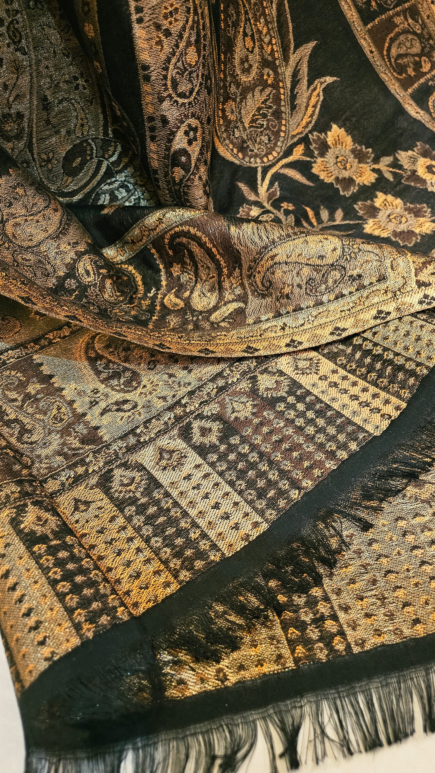 Moonlight reversible gandhara kaani: Pashmina