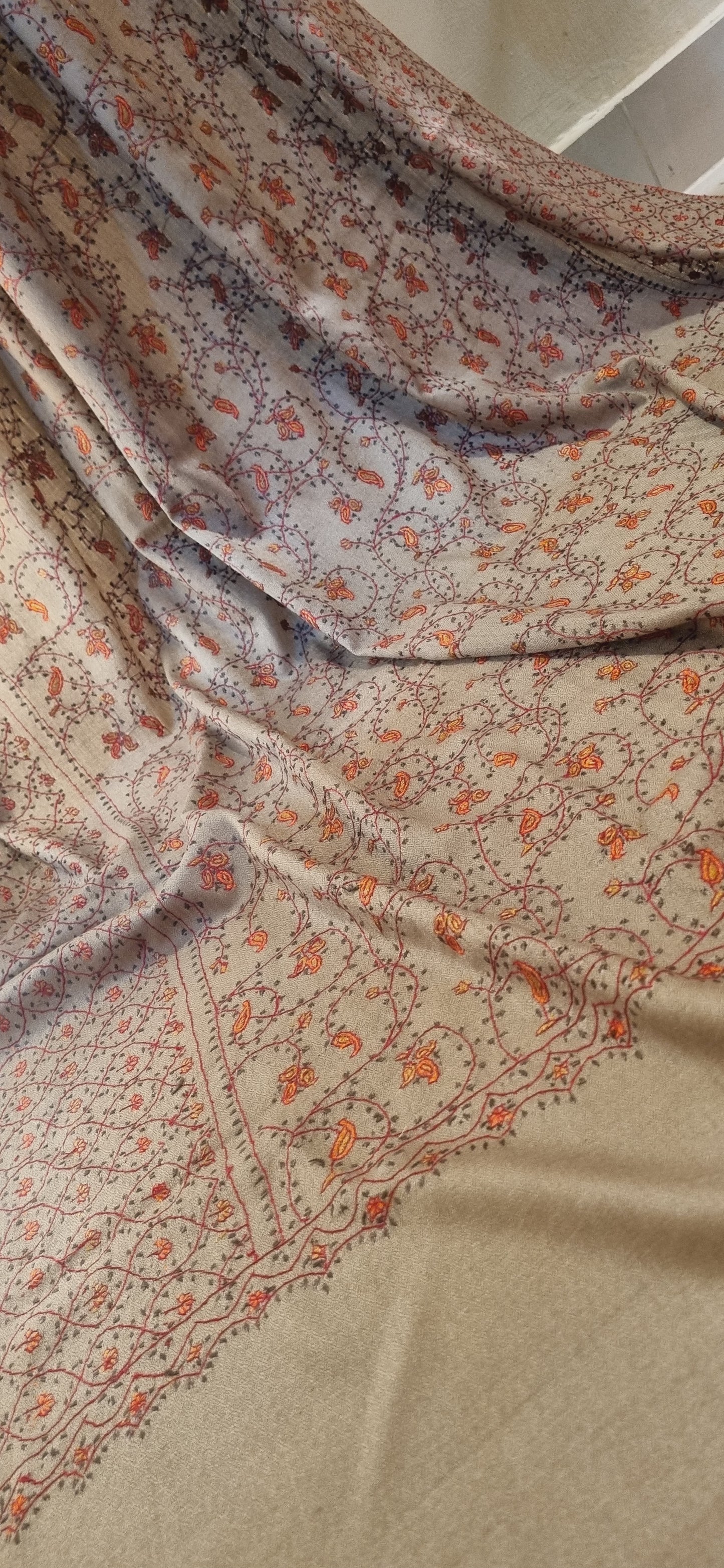 Sui embroidered toosh