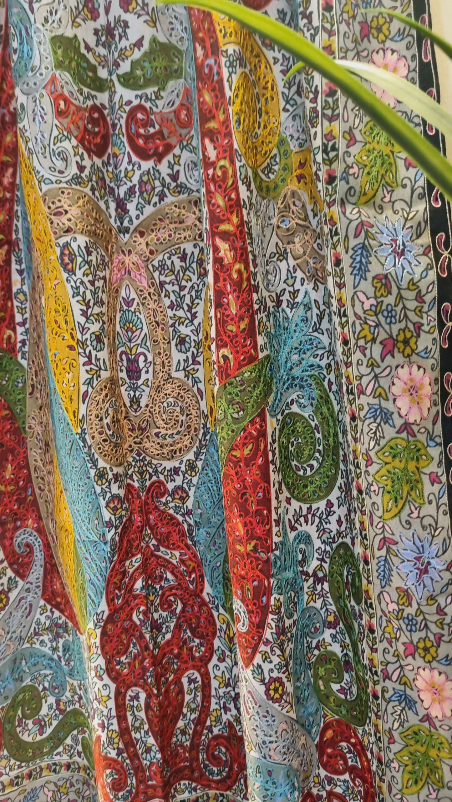 Reelkar embroidered minishawl