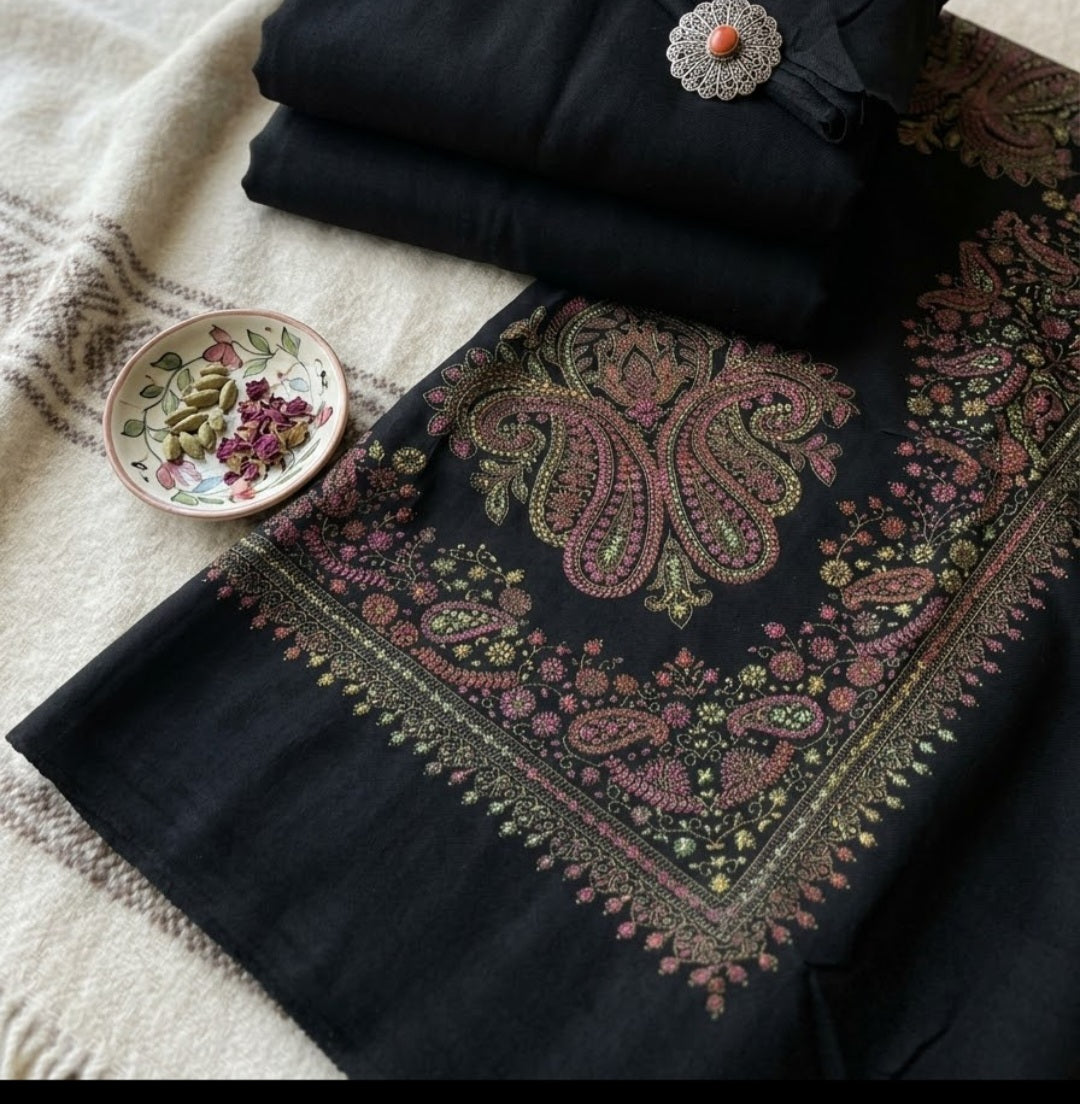 Embroidered suit: Pashmina
