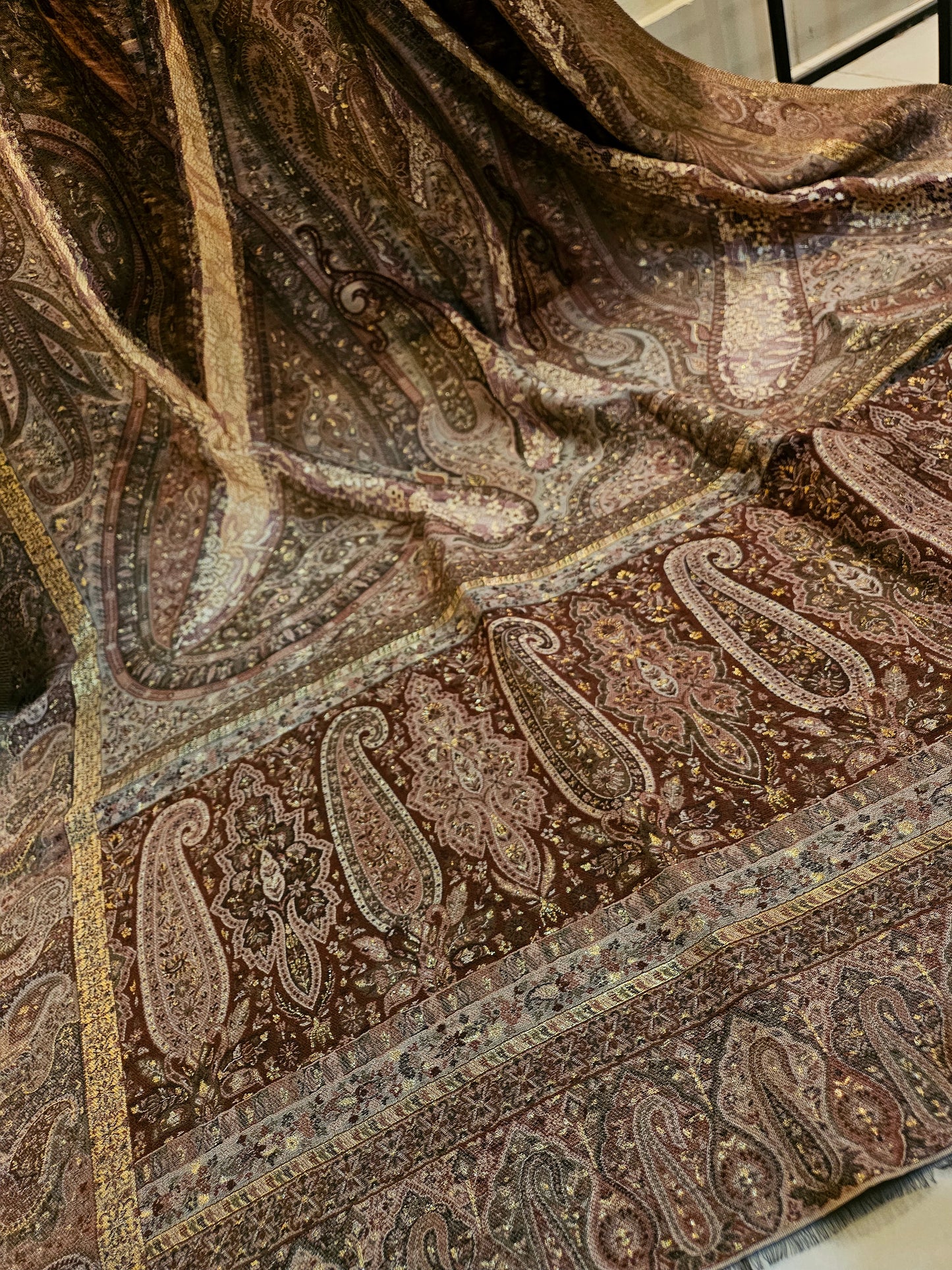 Silk kaani shawl with chantilly