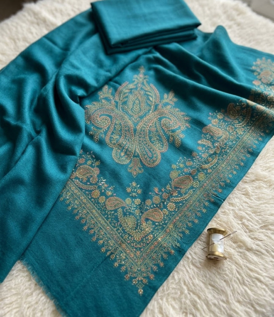 Embroidered suit: Pashmina