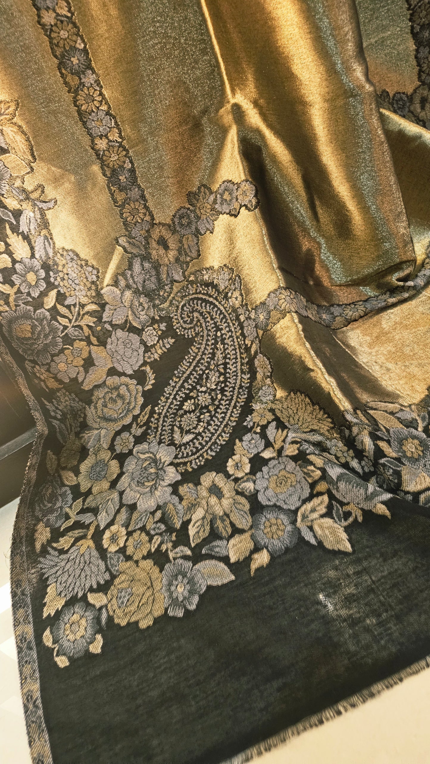 Pyari shawl