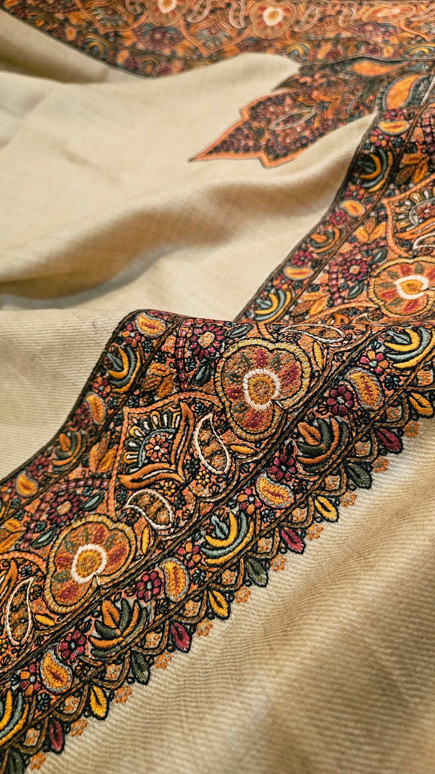 Papermachi embroidered: Pashmina