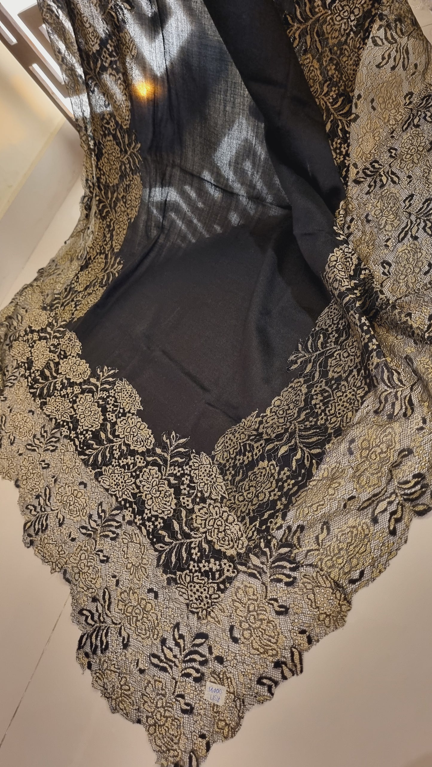 Chantilly pashmina
