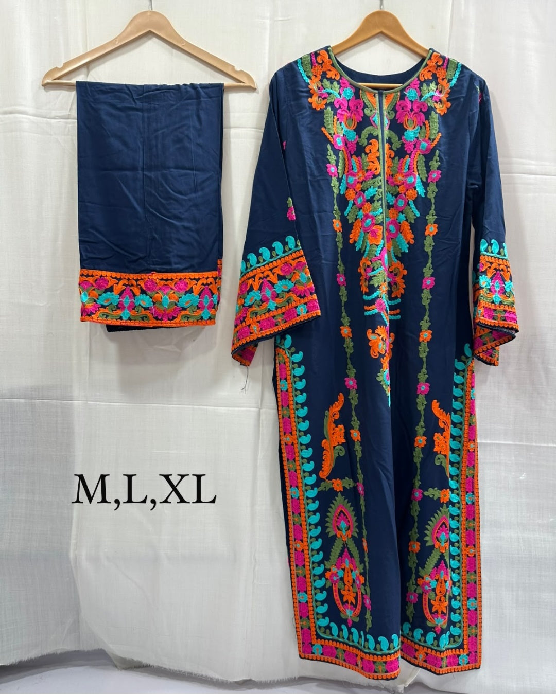 Embroidered kurta trouser: linen