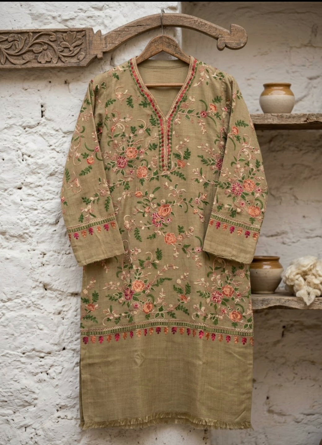 Embroidered kurta: Pashmina