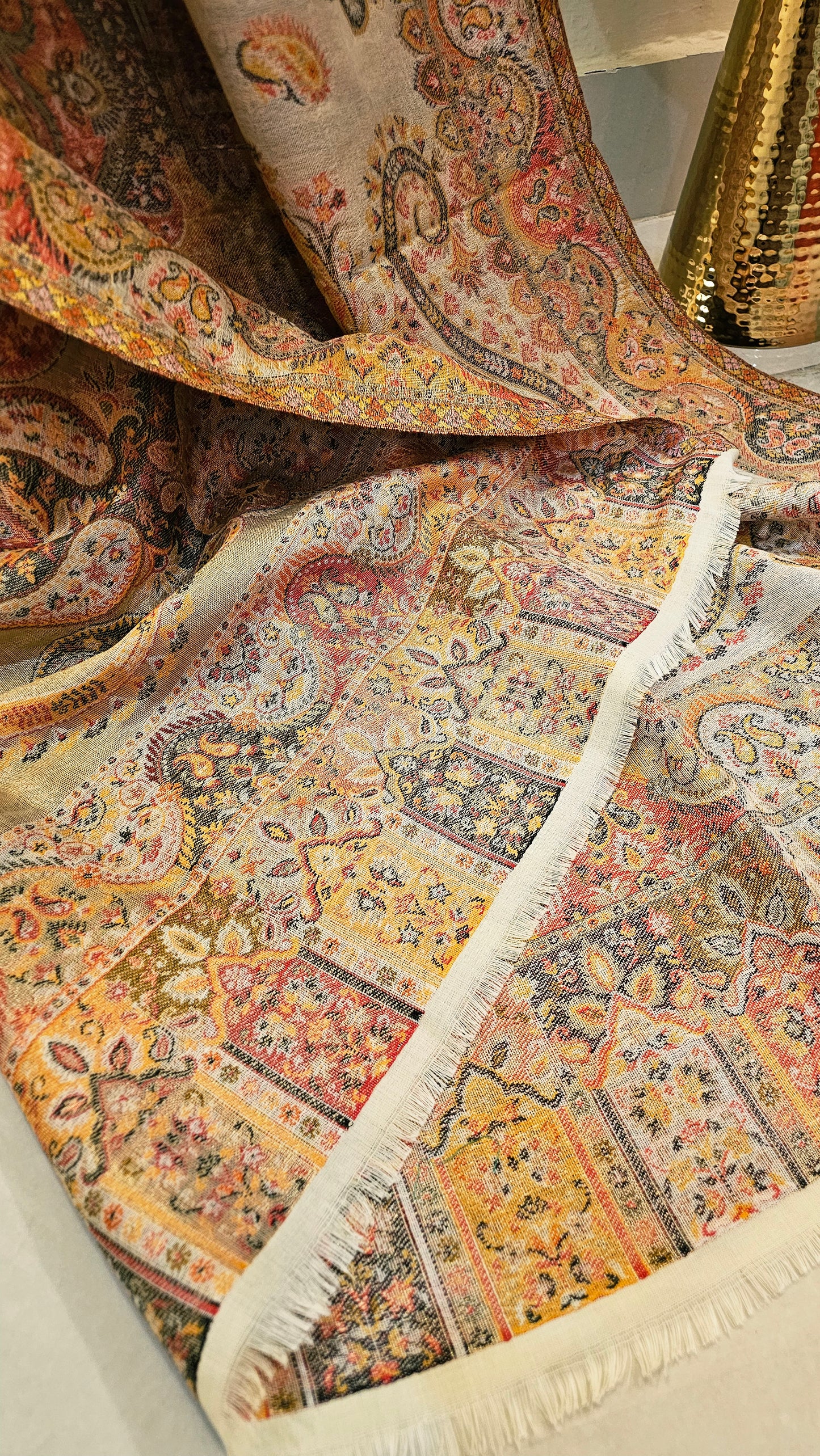 Moonlight reversible gandhara kaani: Pashmina