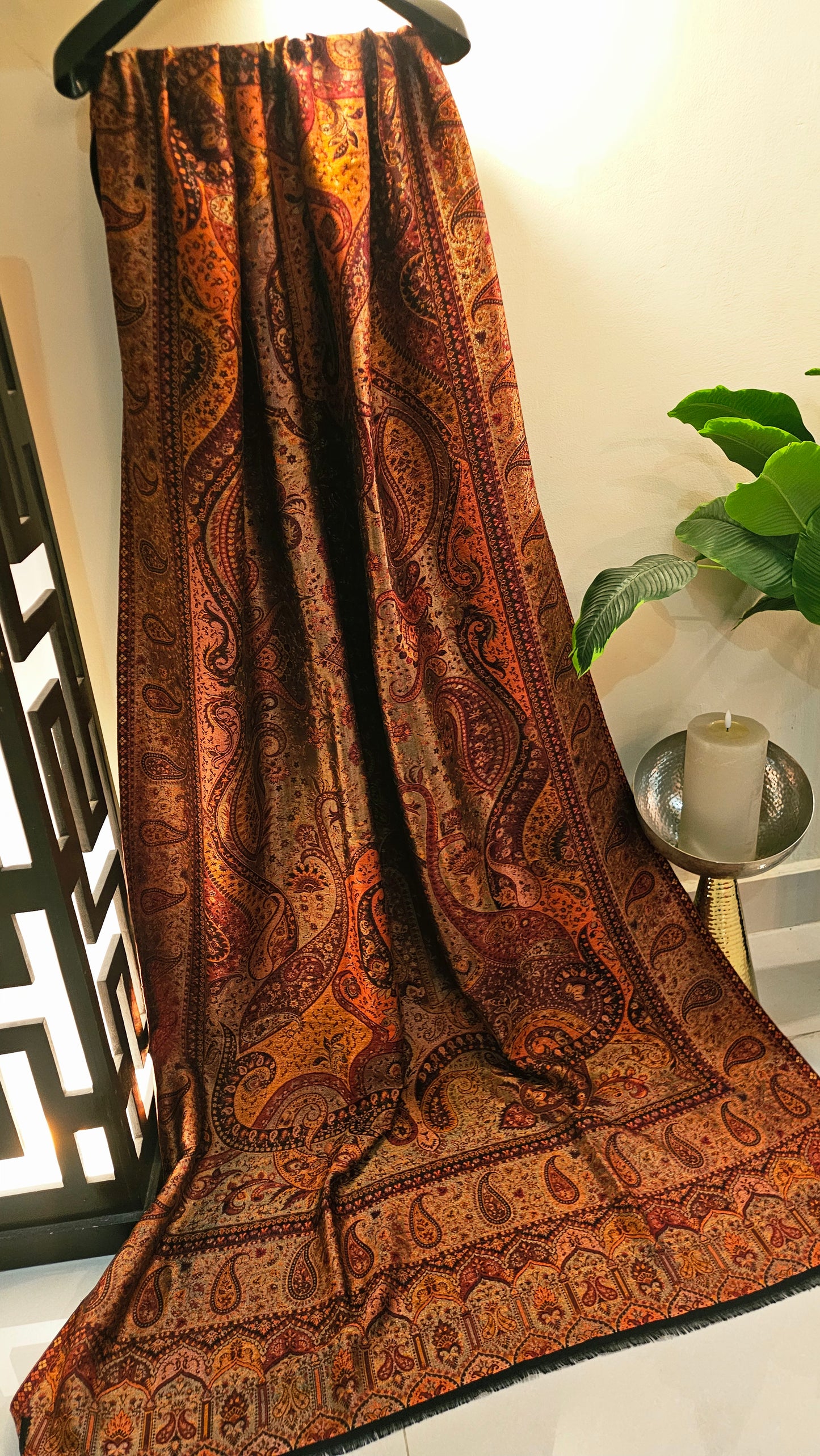 Moonlight reversible gandhara kaani: Pashmina