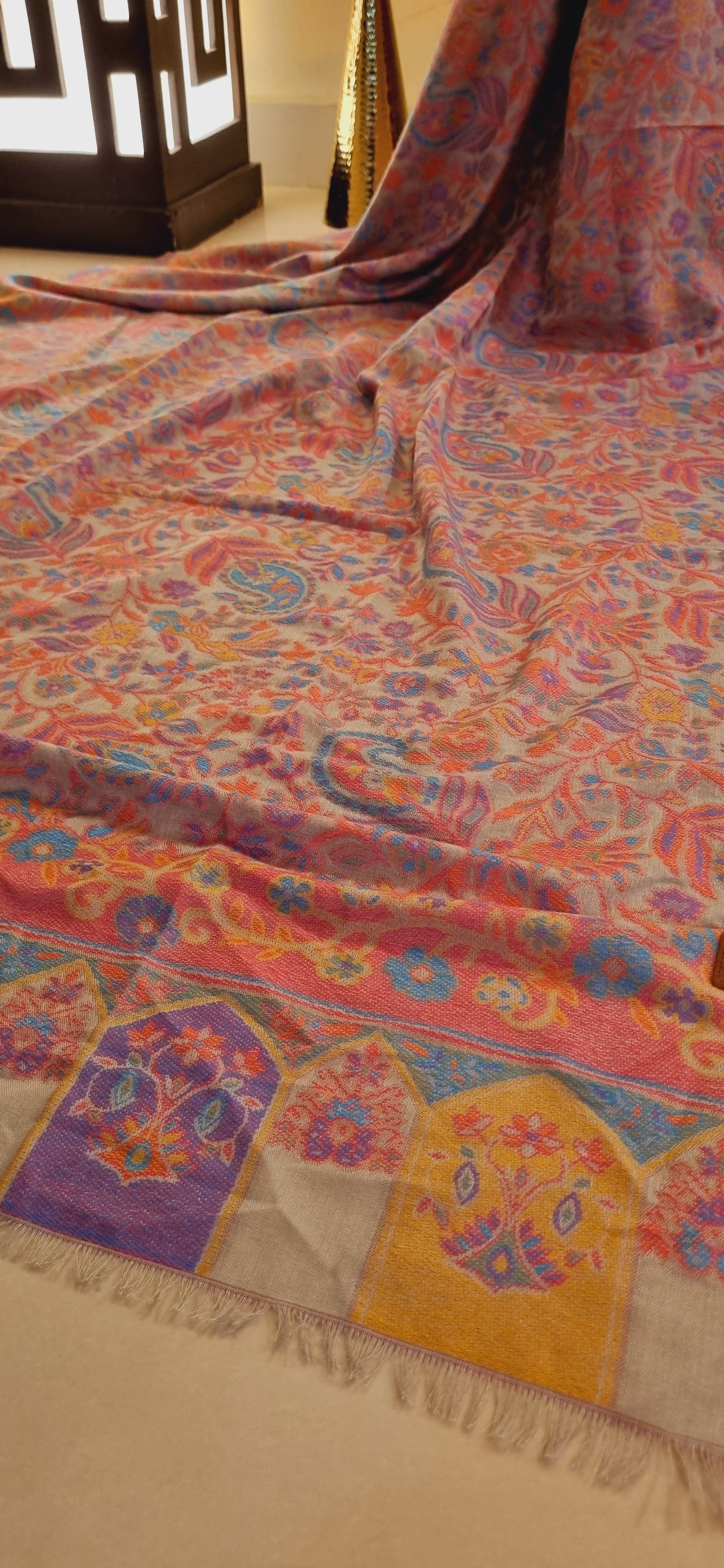 Soft pashmina kaani shawl