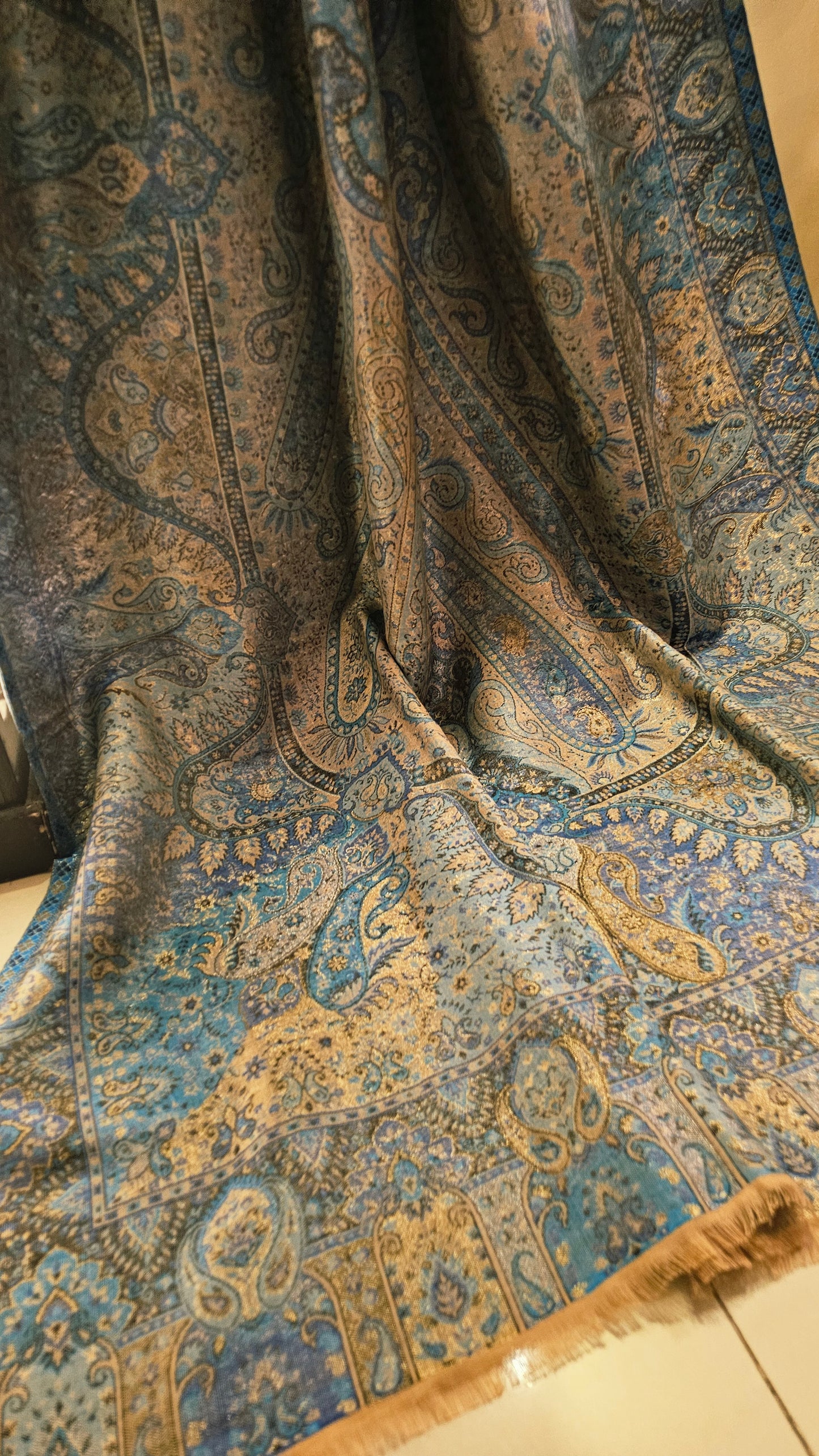 Gandhara kaani reversible: shawl