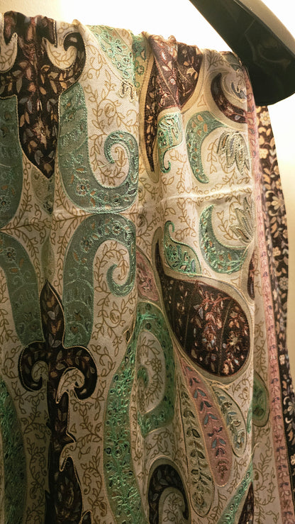 Reelkar embroidered minishawl: Pashmina