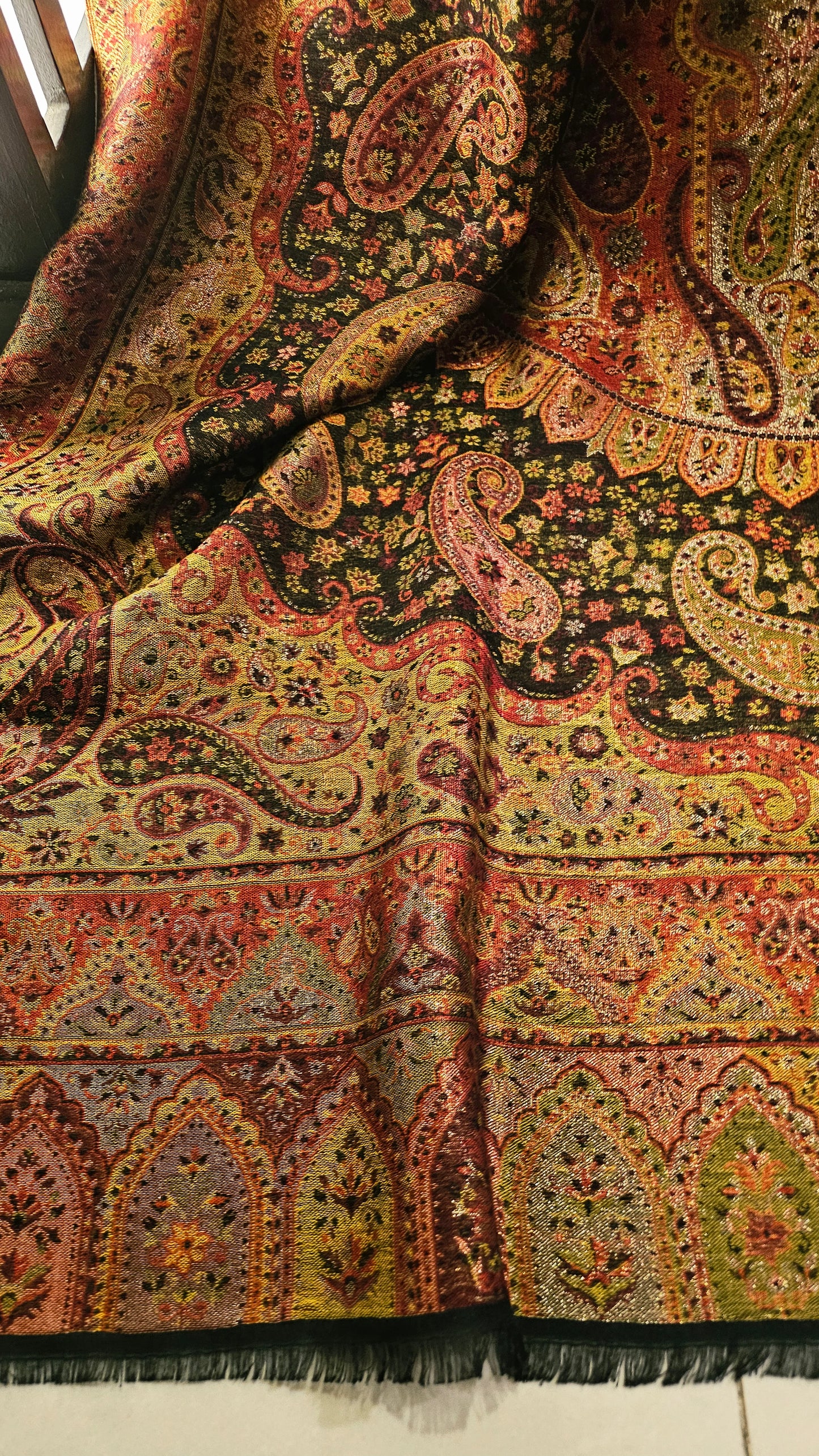 Gandhara kaani reversible: shawl
