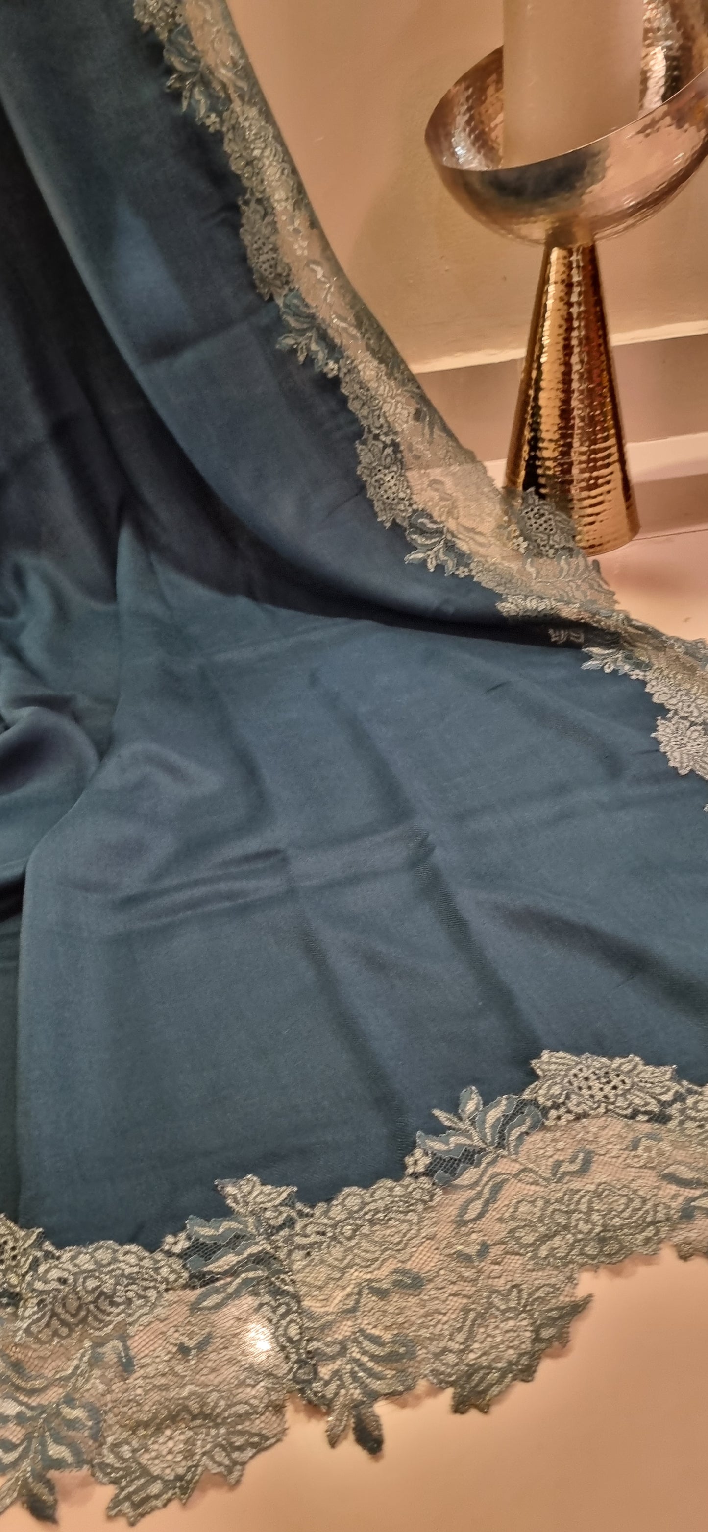 Pashmina chantilly shawl