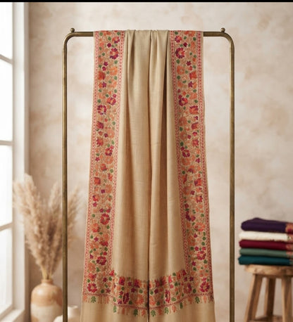 Border embroidered: Pashmina