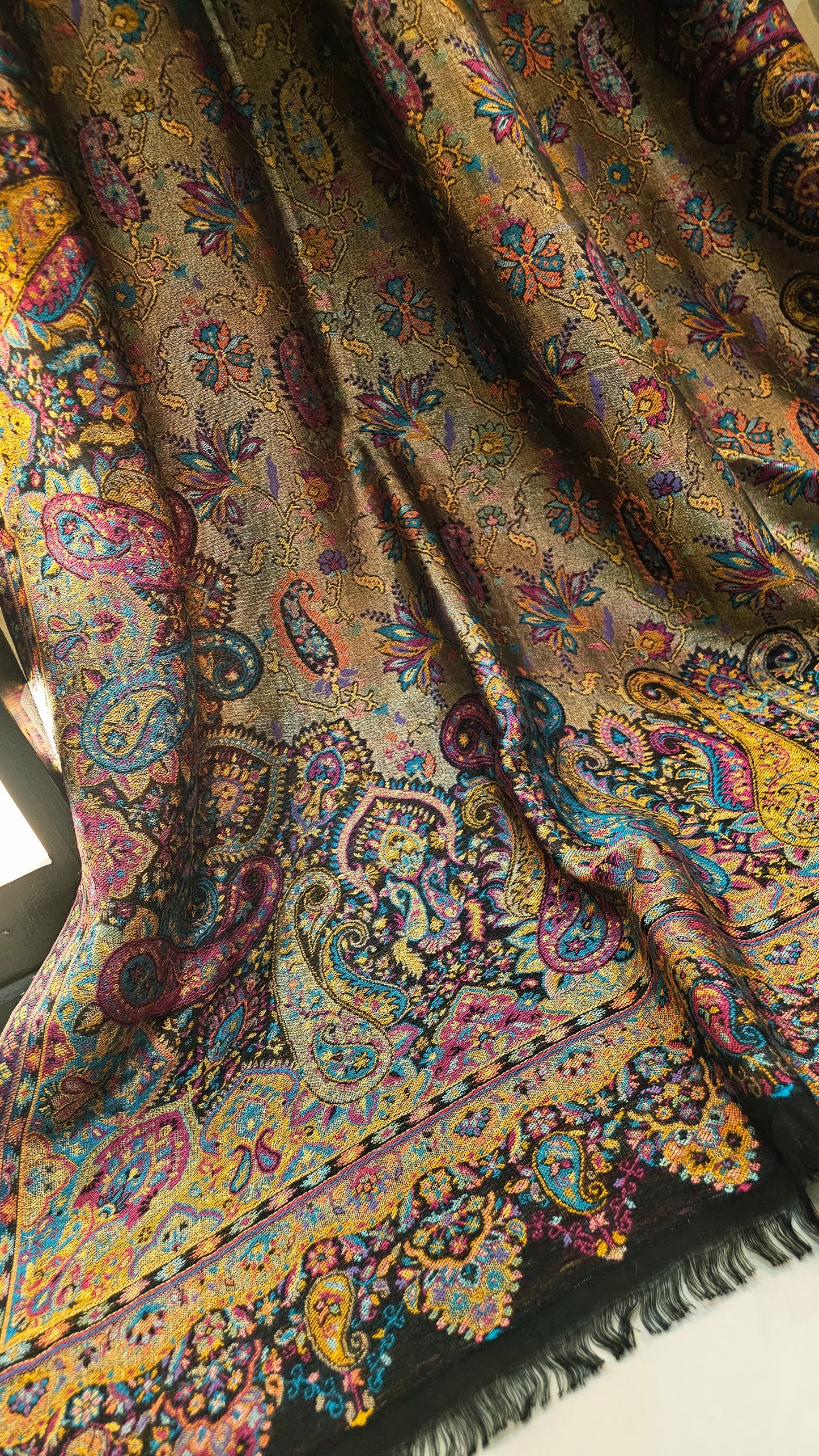 Moonlight reversible gandhara kaani: Pashmina