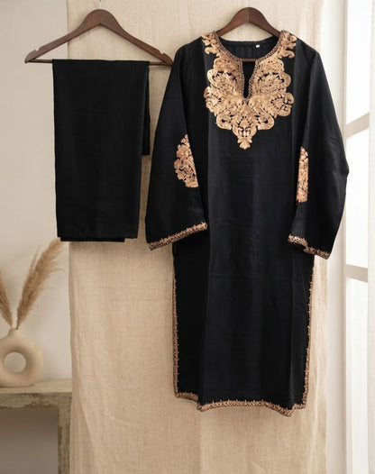 Embroidered kurta trouser: Pashmina
