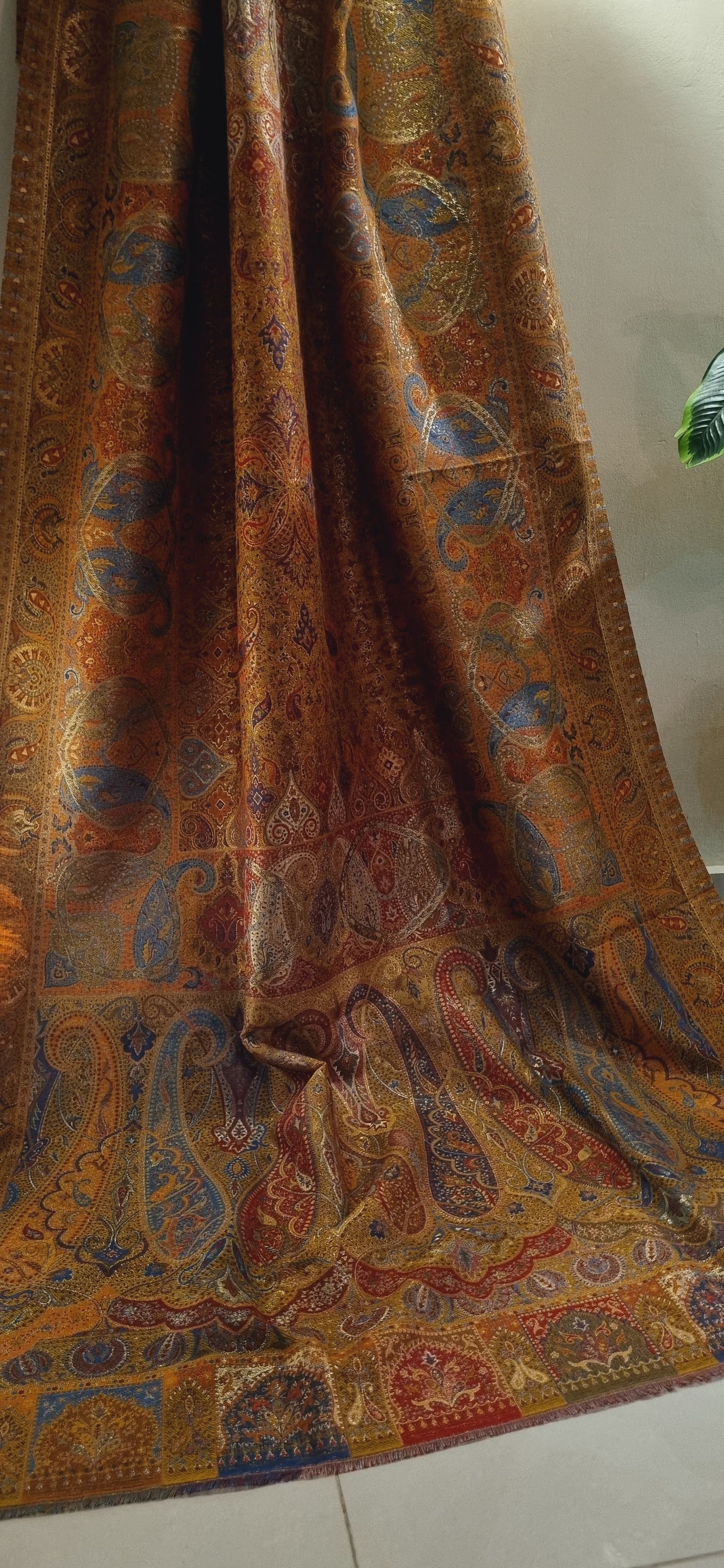 Pashmina kaani with zaree weave