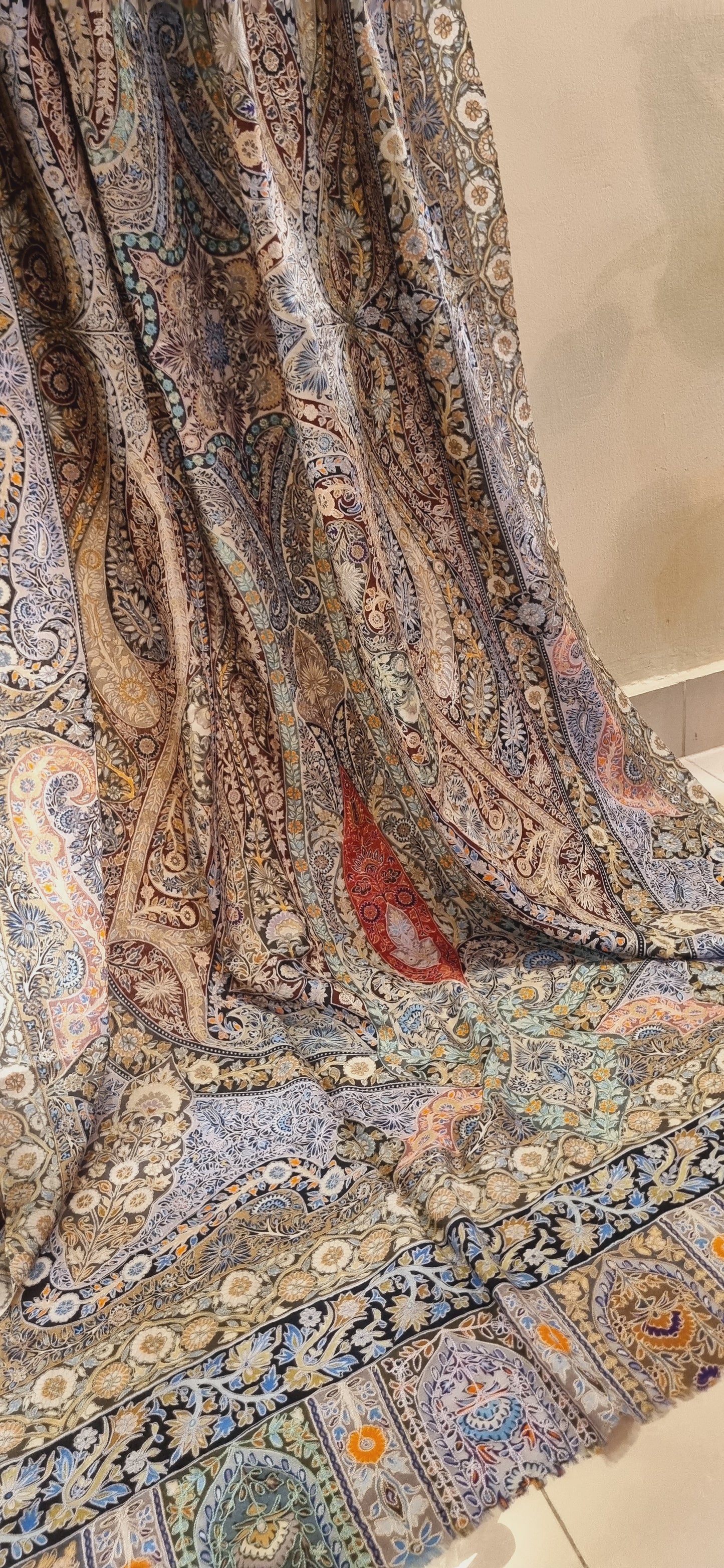 Reelkar embroidered pashmina